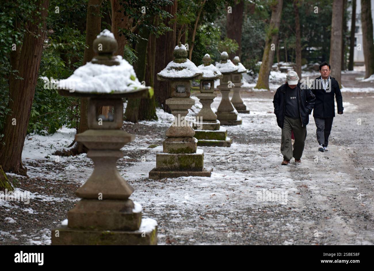 Japanese Style Stone Snow Lantern - Ishi Doro Japanese Style Stone Snow Lantern - Ishi Doro