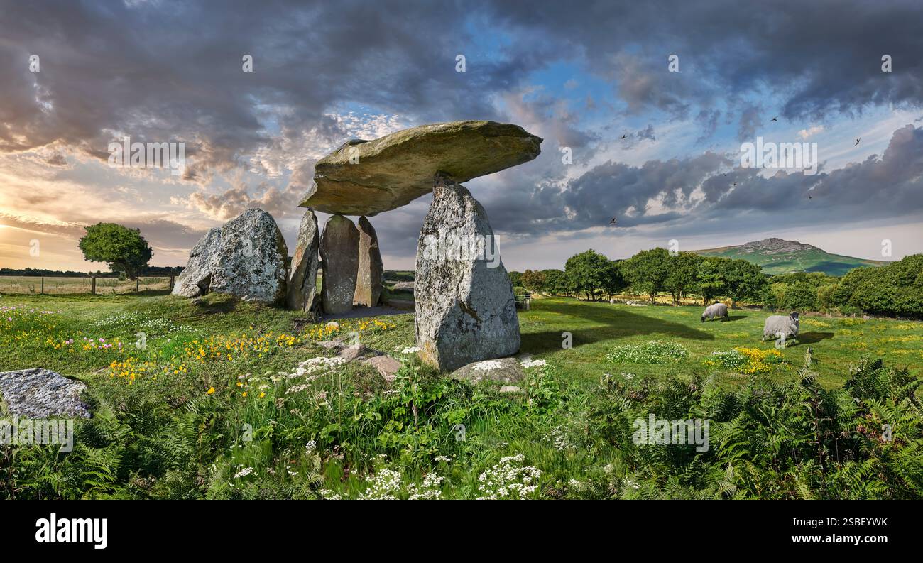 Pentre Ifan a Neolithic megalitic stone burial chamber dolmen built about 3500 BC in the parish of Nevern, Pembrokeshire, Wales.  Pentre Ifan (transla Stock Photo