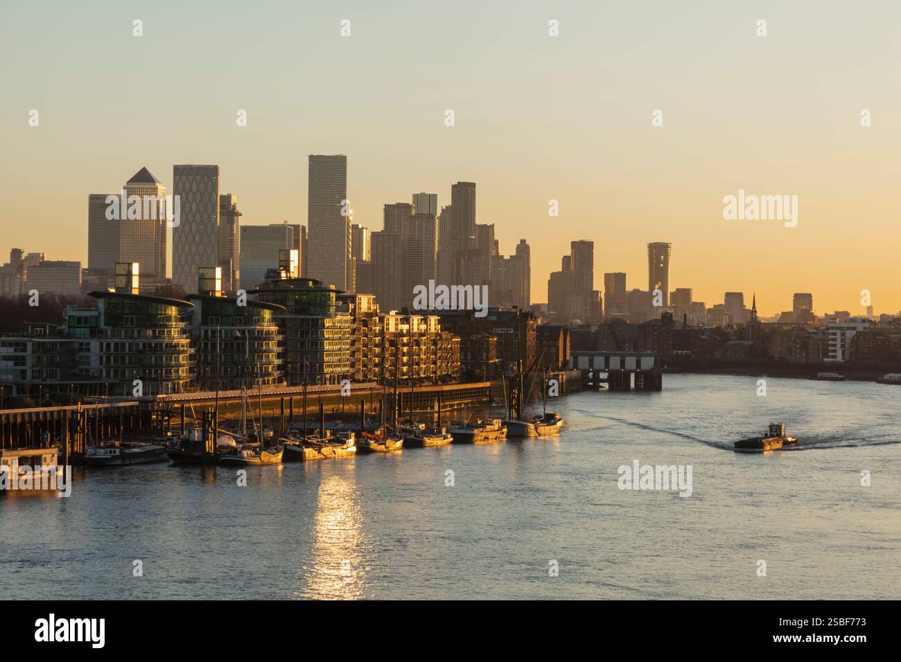 England, London, Docklands, River Thames and Canary Wharf Skyline Stock ...