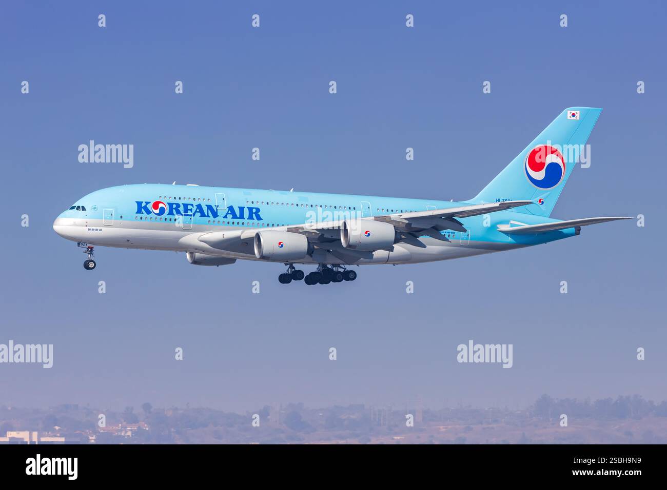 Korean air airbus a380 hi-res stock photography and images - Alamy