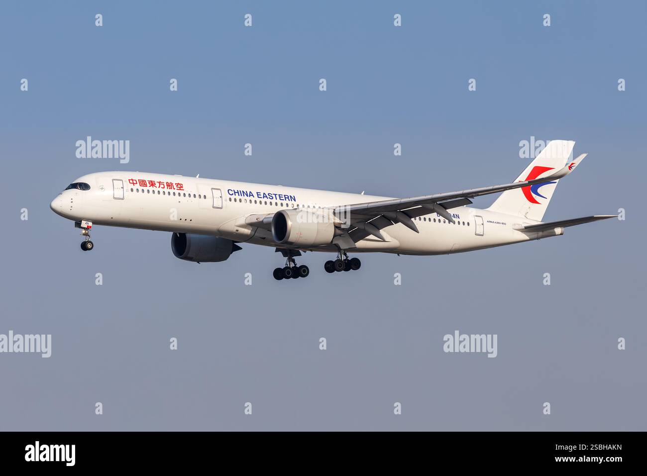 China airlines a350 900 hi-res stock photography and images