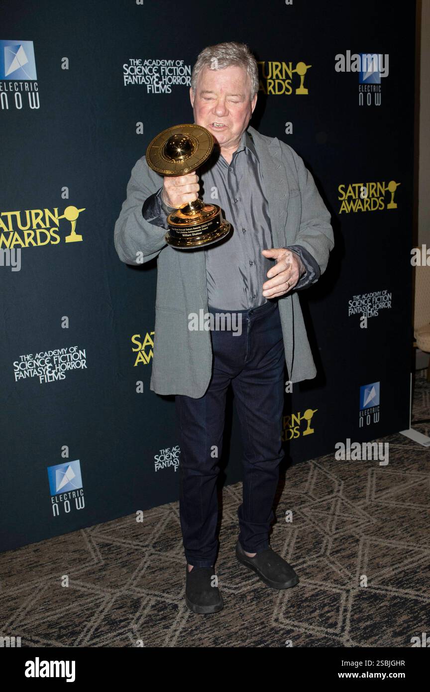 William Shatner Beim Preistr Ger Photocall Der Verleihung Der 52 William Shatner Beim Preistrger Photocall Der Verleihung Der 52 Saturn Awards 2025 Im Hilton Los Angeles Universal City Hotel Universal City 02022025 William Shatner At The Honoree Photocall Of The 52 Saturn Awards 2025 At The Hilton Los Angeles Universal City Hotel Universal City 02 02 2025 Fotoxcxvanxwagonerxxfutureximagex Saturn 5530 2SBJGHR