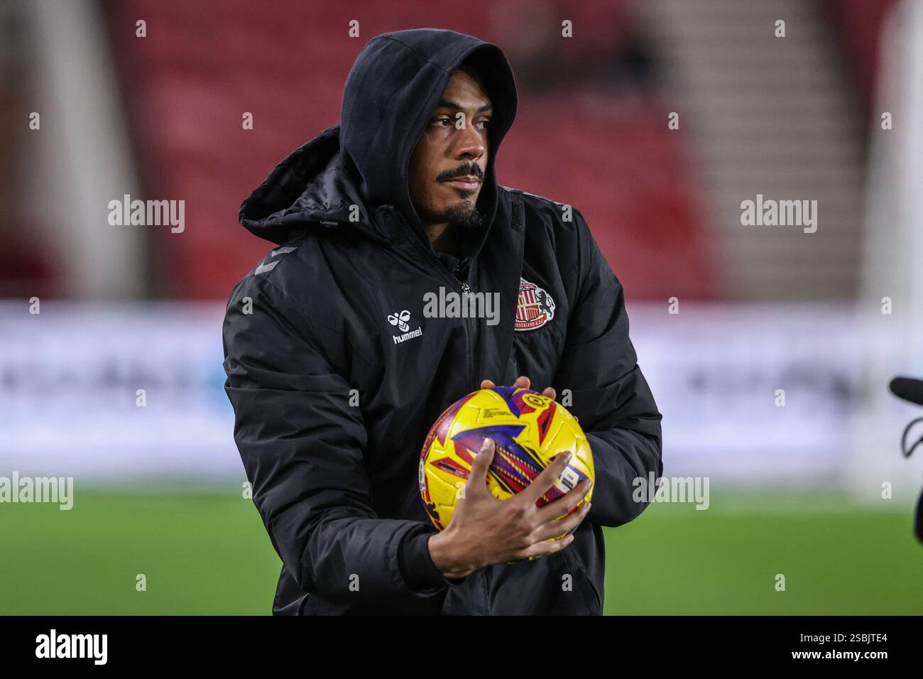 Wilson Isidor of Sunderland arrives during the Sky Bet Championship