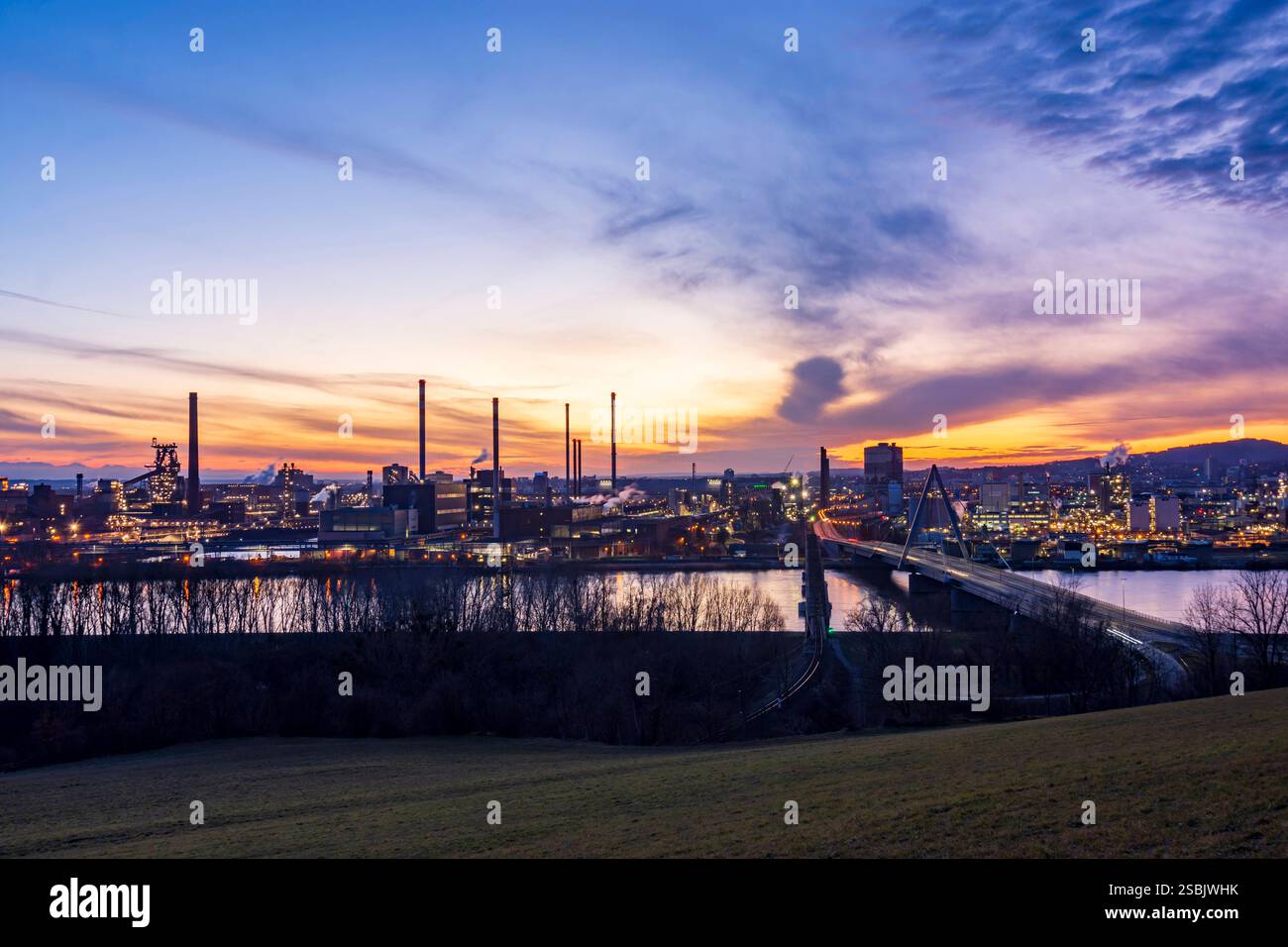 river-donau-danube-railway-bridge-road-bridge-steyregger-br-cke