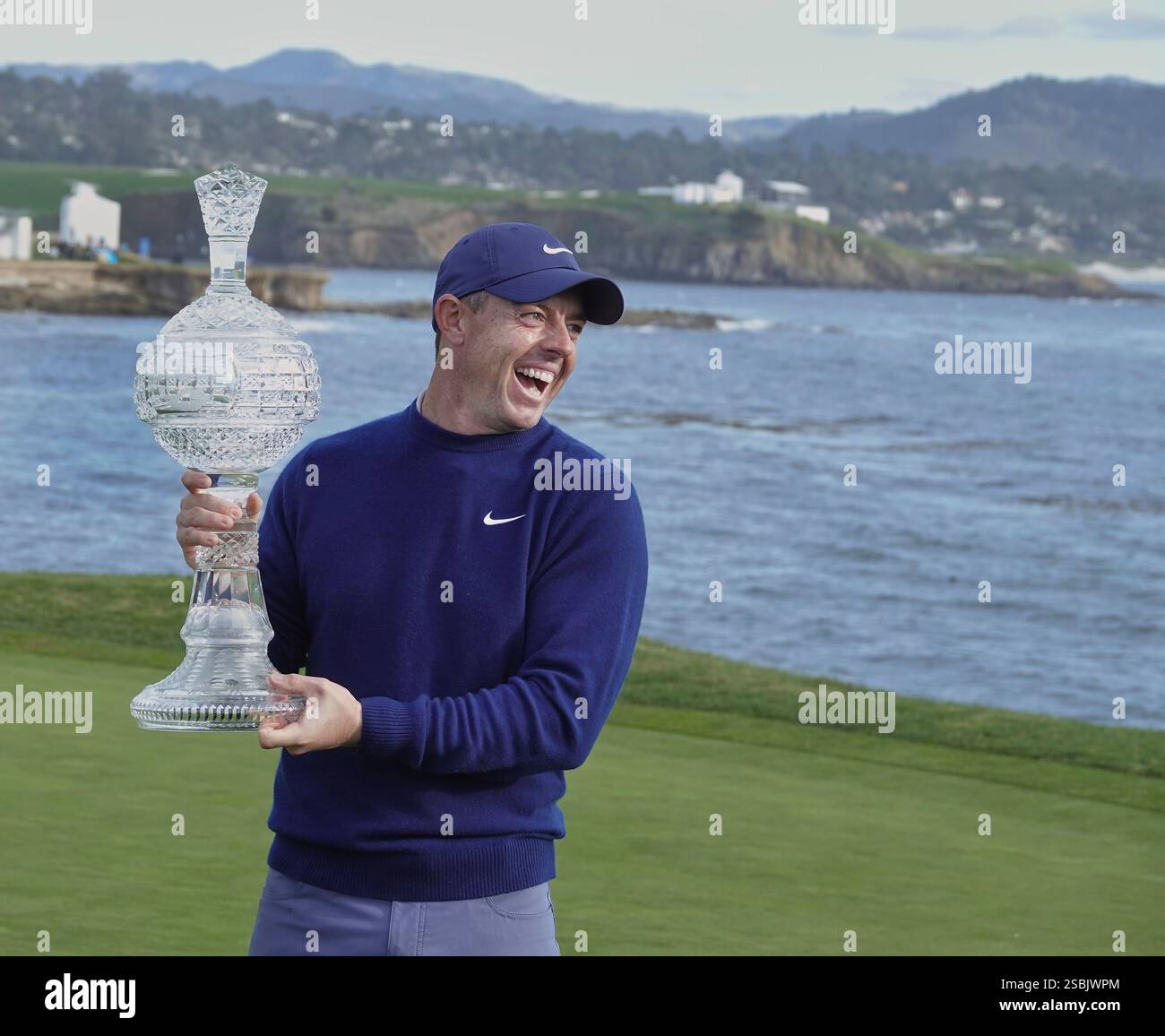 Pebble Beach, California, USA February 2nd, 2025 Rory McIlroy, lifts