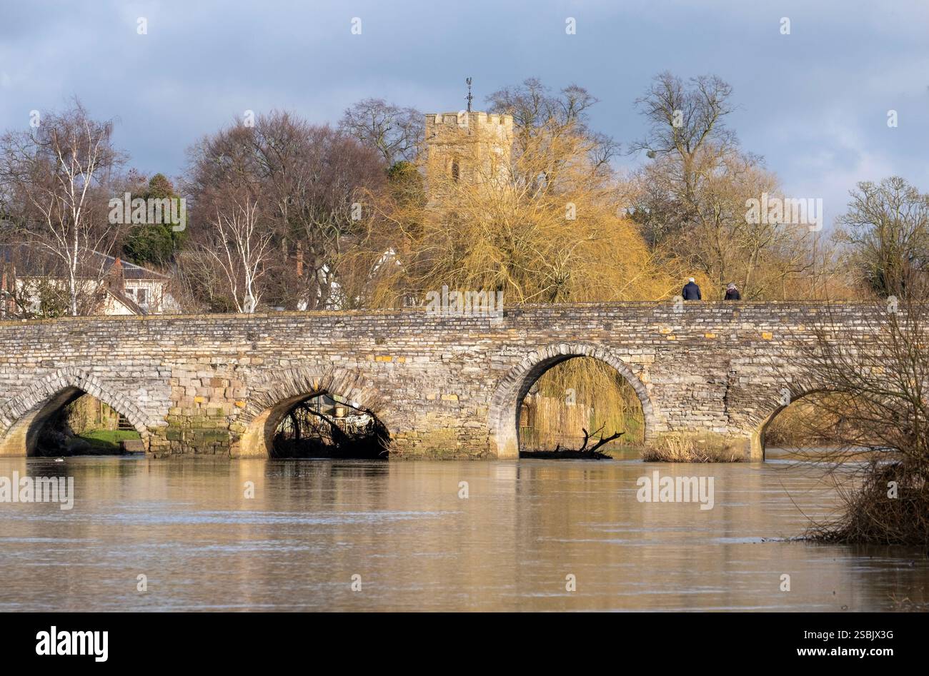 The 15th century bridge spanning the river Avon at Bidford on Avon in Warwickshire, England in the winter sunshine. Stock Photo