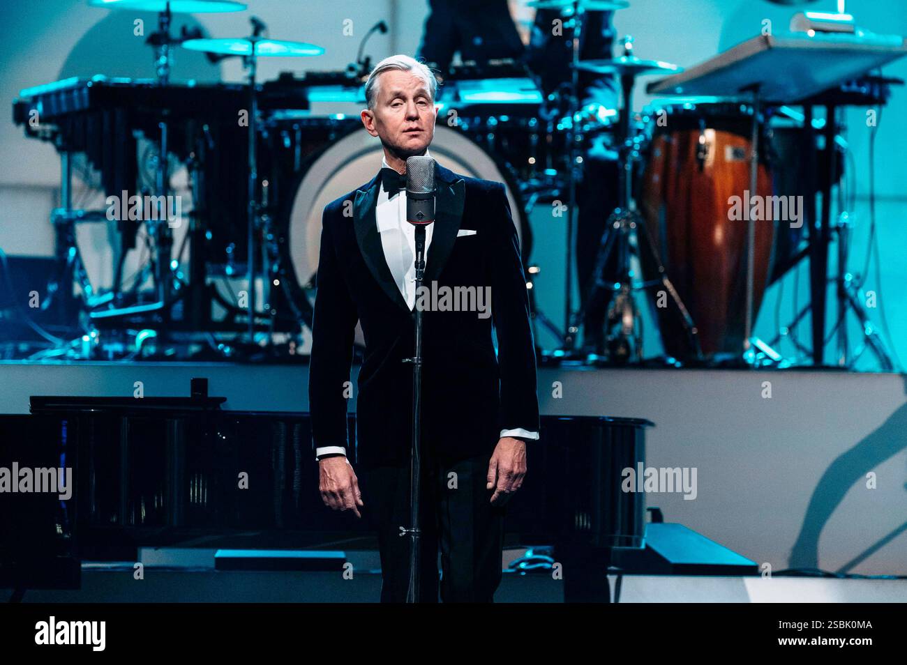 Max Raabe & Palast Orchester mit dem Programm Hummeln streicheln live ...