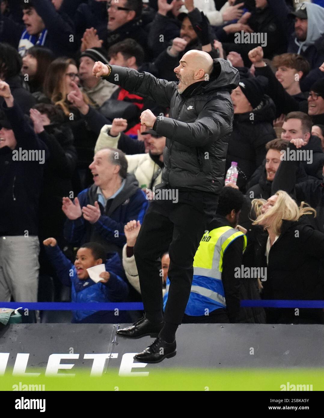 chelsea-manager-enzo-maresca-celebrates-pedro-neto-s-goal-during-the