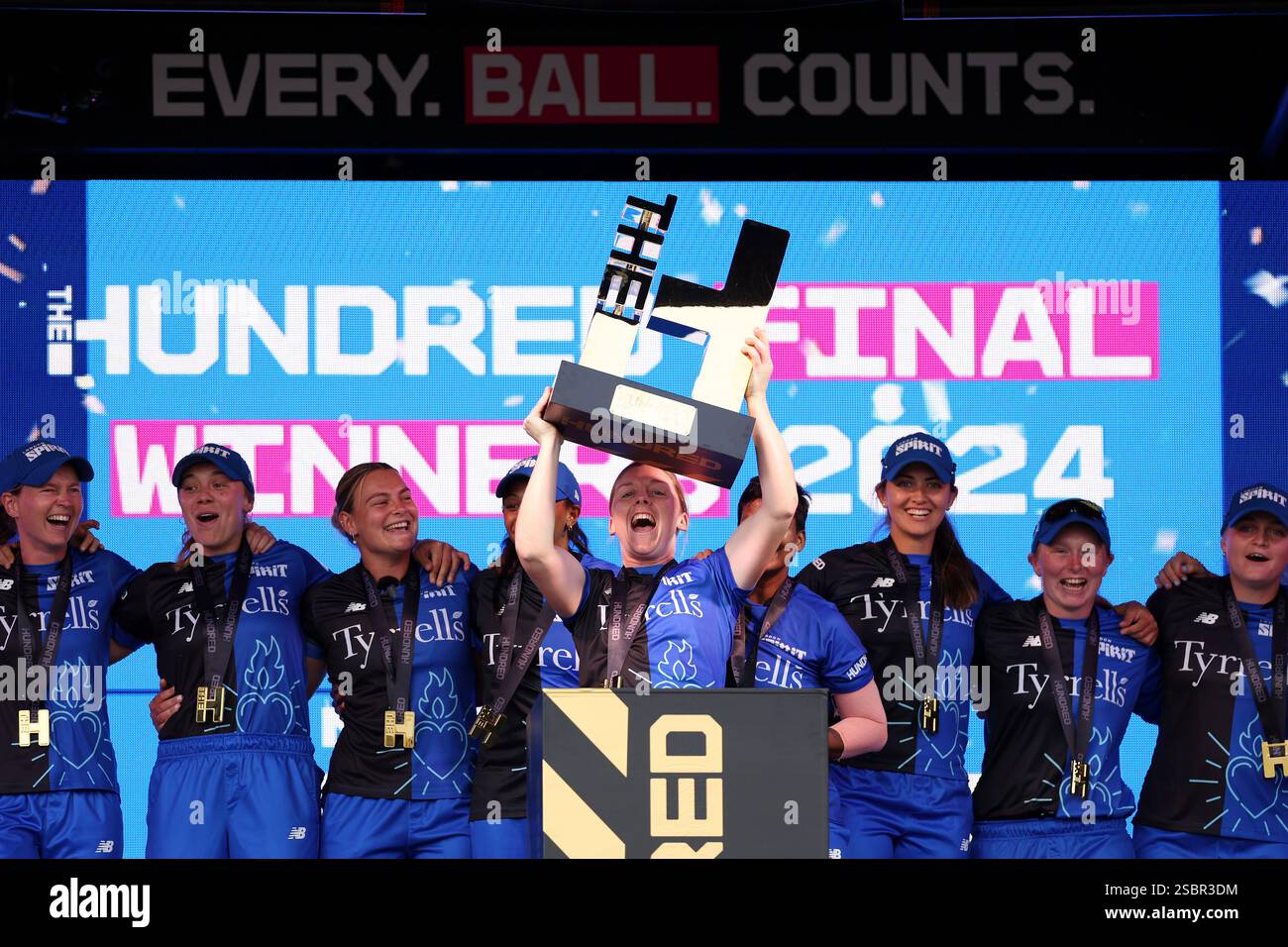 File reopen hi-res stock photography and images - Alamy