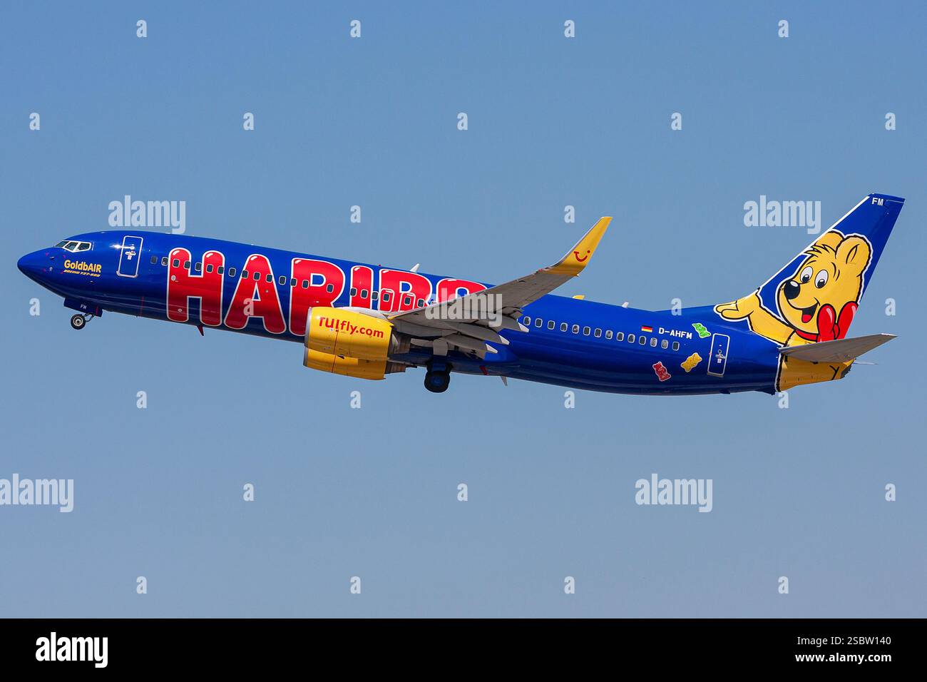 TUIfly Boeing 737-800 in special Haribo Goldbären livery