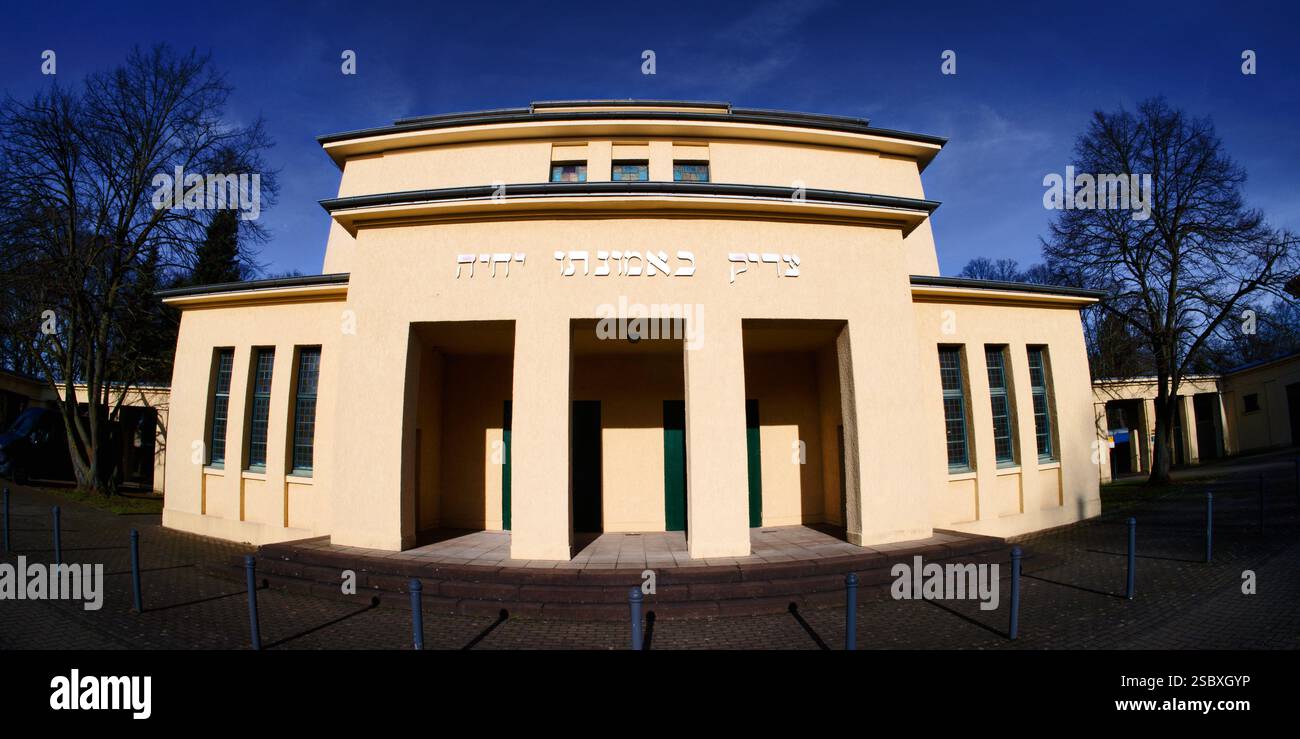 Entrance and mourning hall of the Jewish cemetery in Cologne ...