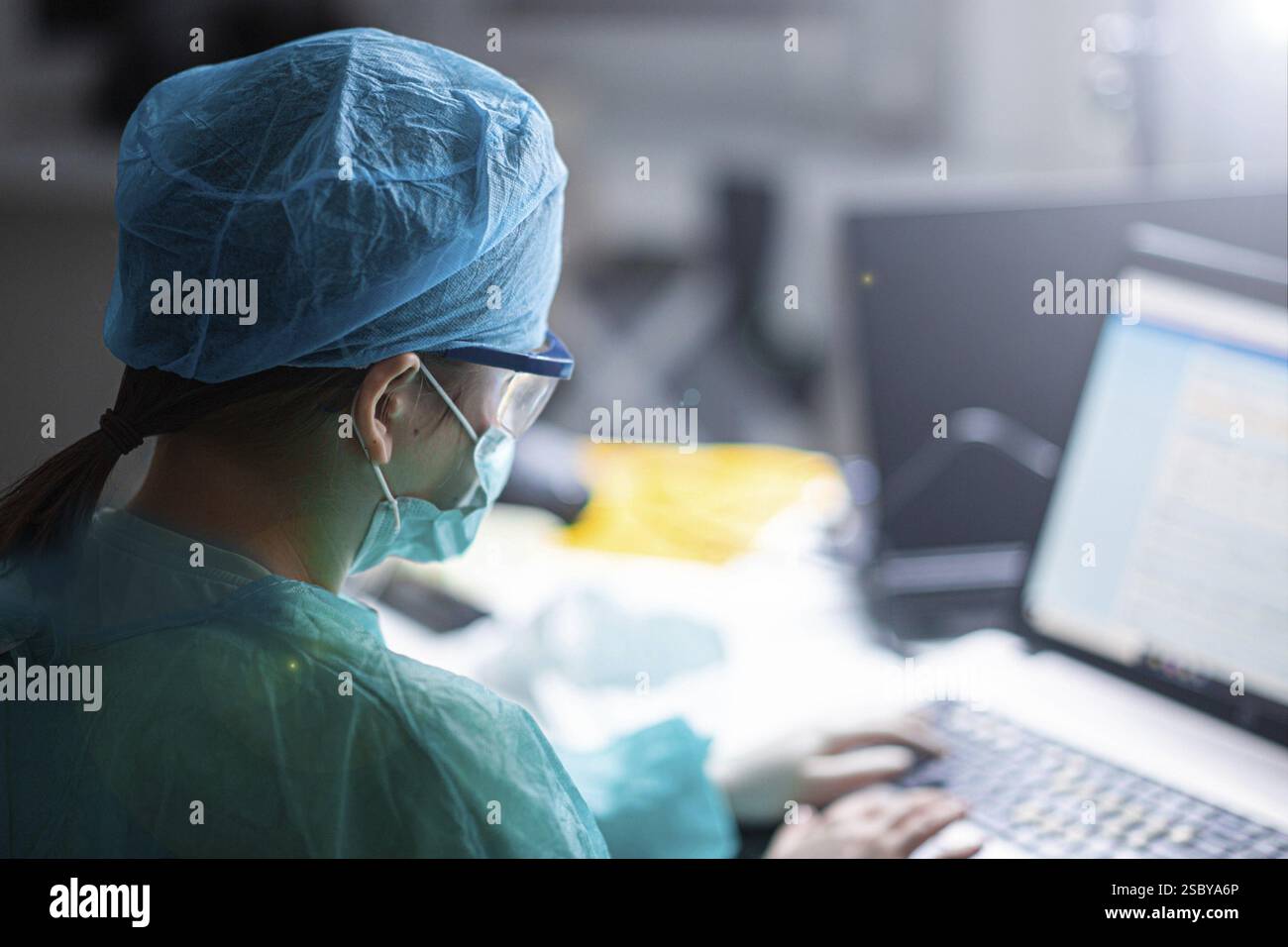 Nurse typing hi-res stock photography and images - Alamy