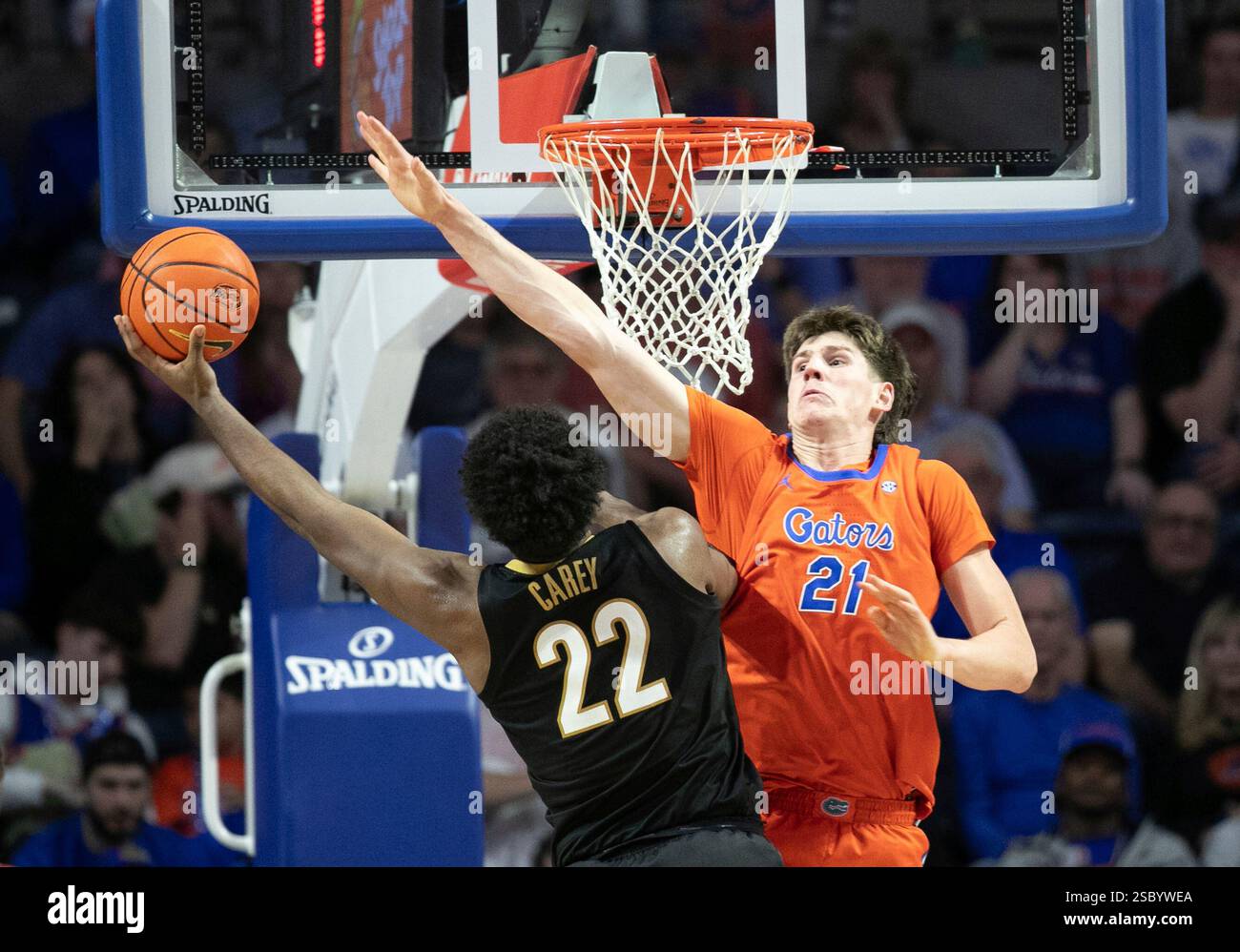 Florida guard Bennett Andersen (22) blocks Vanderbilt forward Jaylen ...