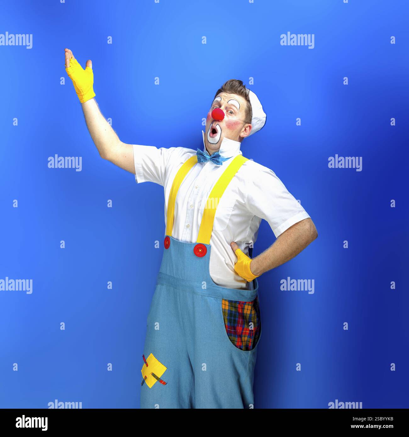 Blue body painting hi-res stock photography and images - Alamy