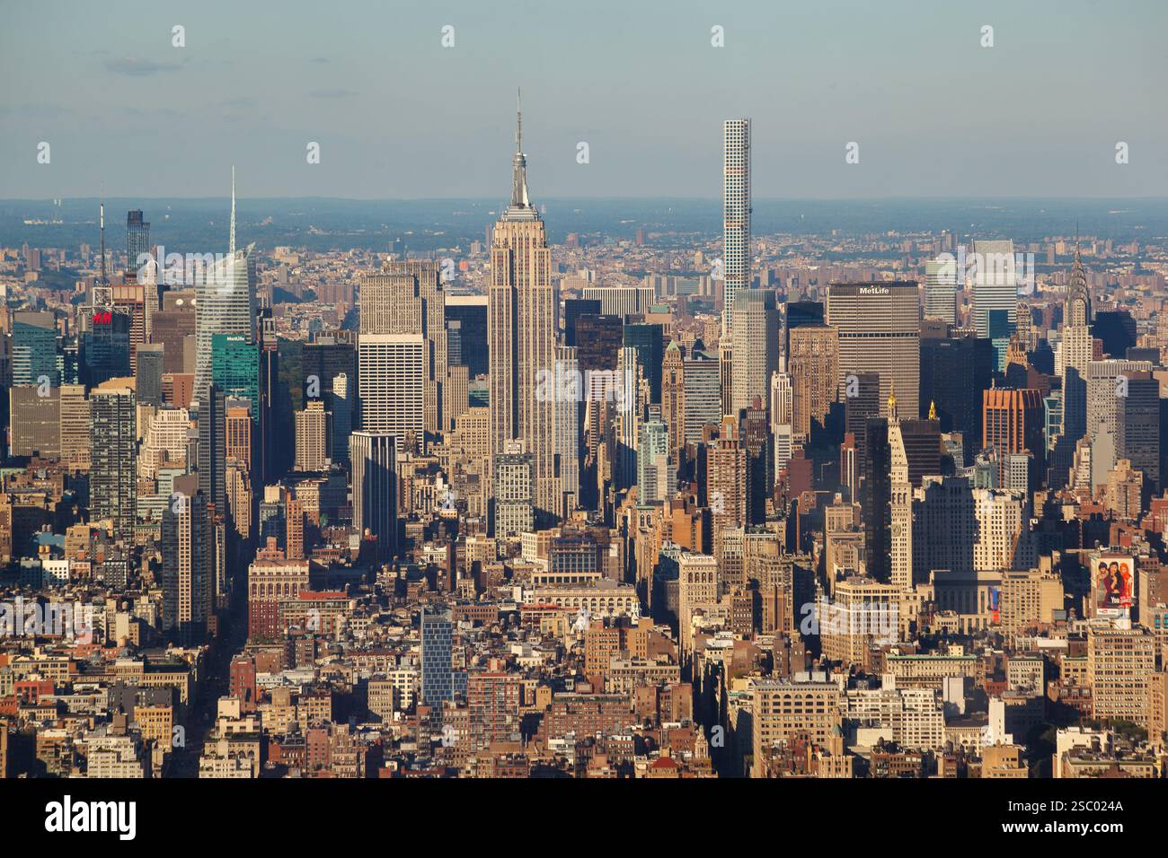 The Empire State building and the skyscrapers of Midtown Manhattan, New ...