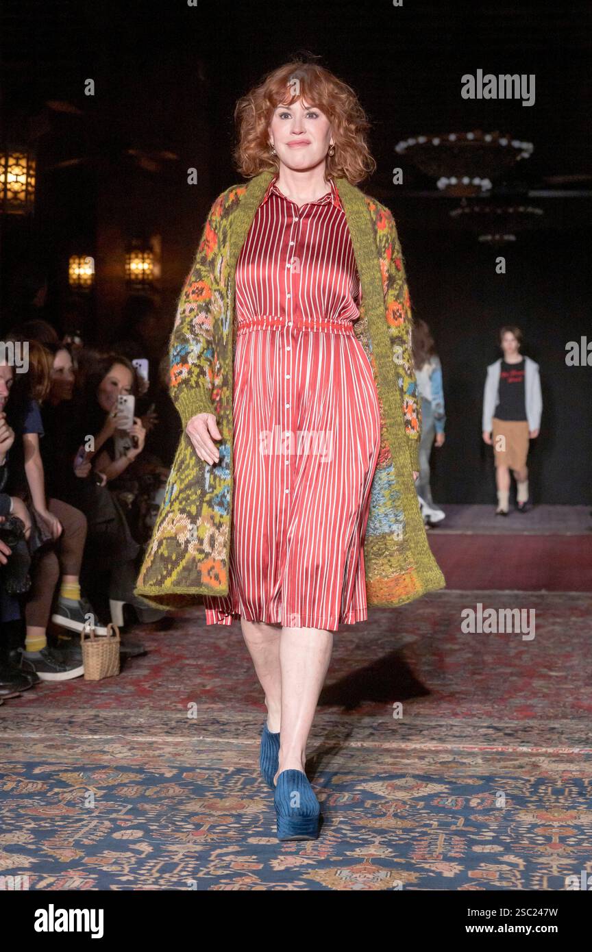 New York, United States. 04th Feb, 2025. Molly Ringwald walks the