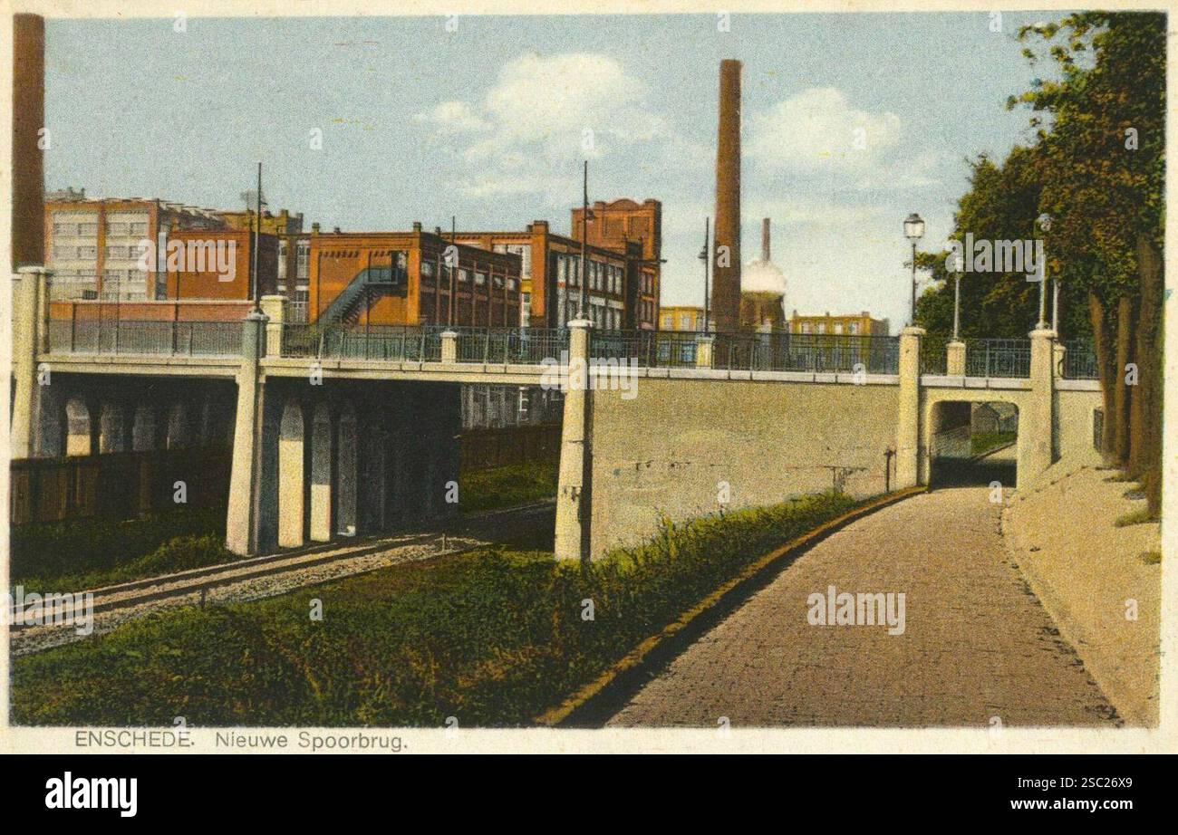 gezicht-op-het-viaduct-over-de-spoorlijn-tussen-enschede-en-gronau-te