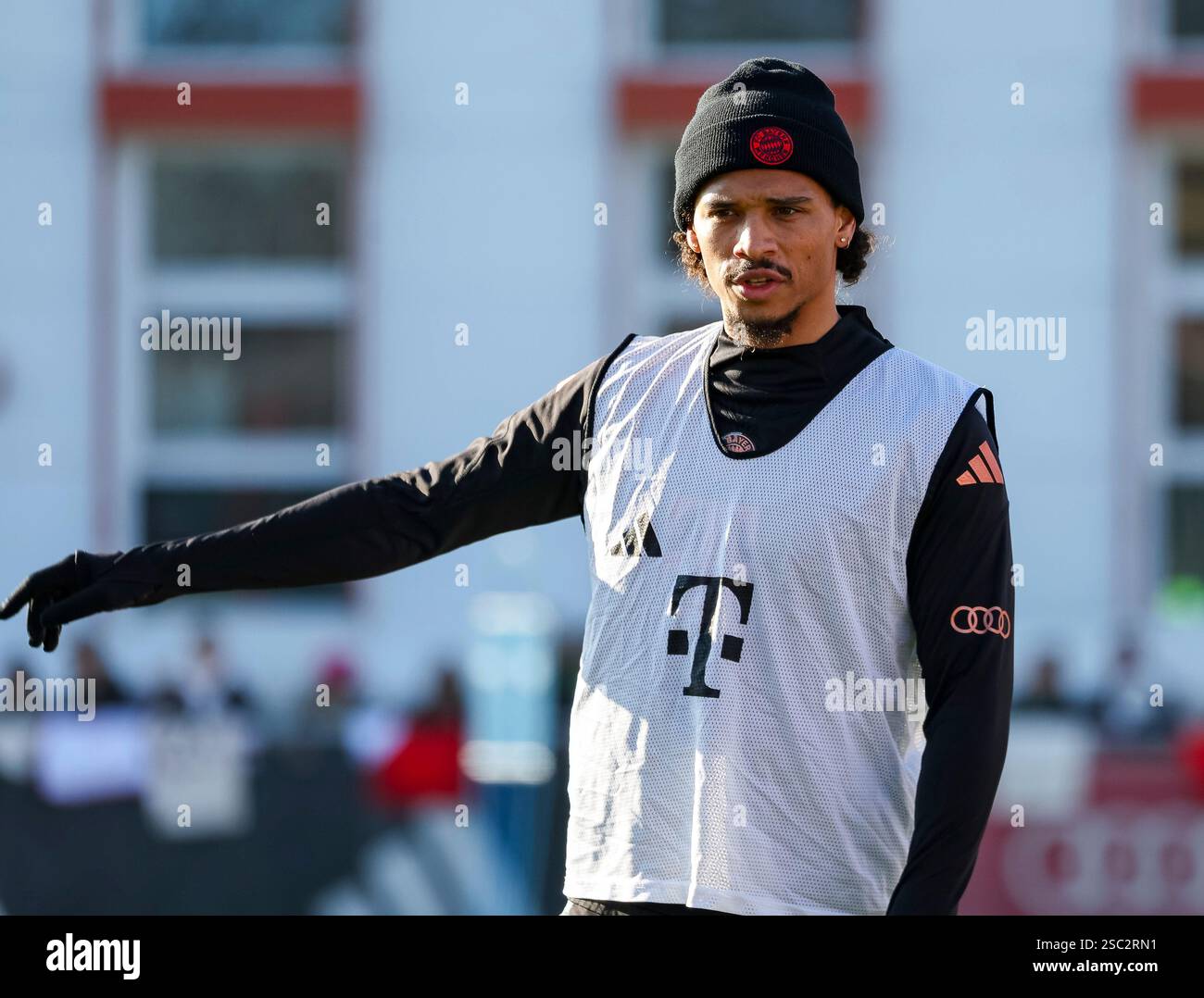 Muenchen, Deutschland. 04th Feb, 2025. Leroy Sane (FC Bayern Muenchen, #10) zeigend beim Training, GER, Oeffentliches Training, FC Bayern Muenchen, Fussball, Saison 2024/2025, 04.02.2025, Foto: Eibner-Pressefoto/Jenni Maul Credit: dpa/17�Թ����� Live News Stock Photo