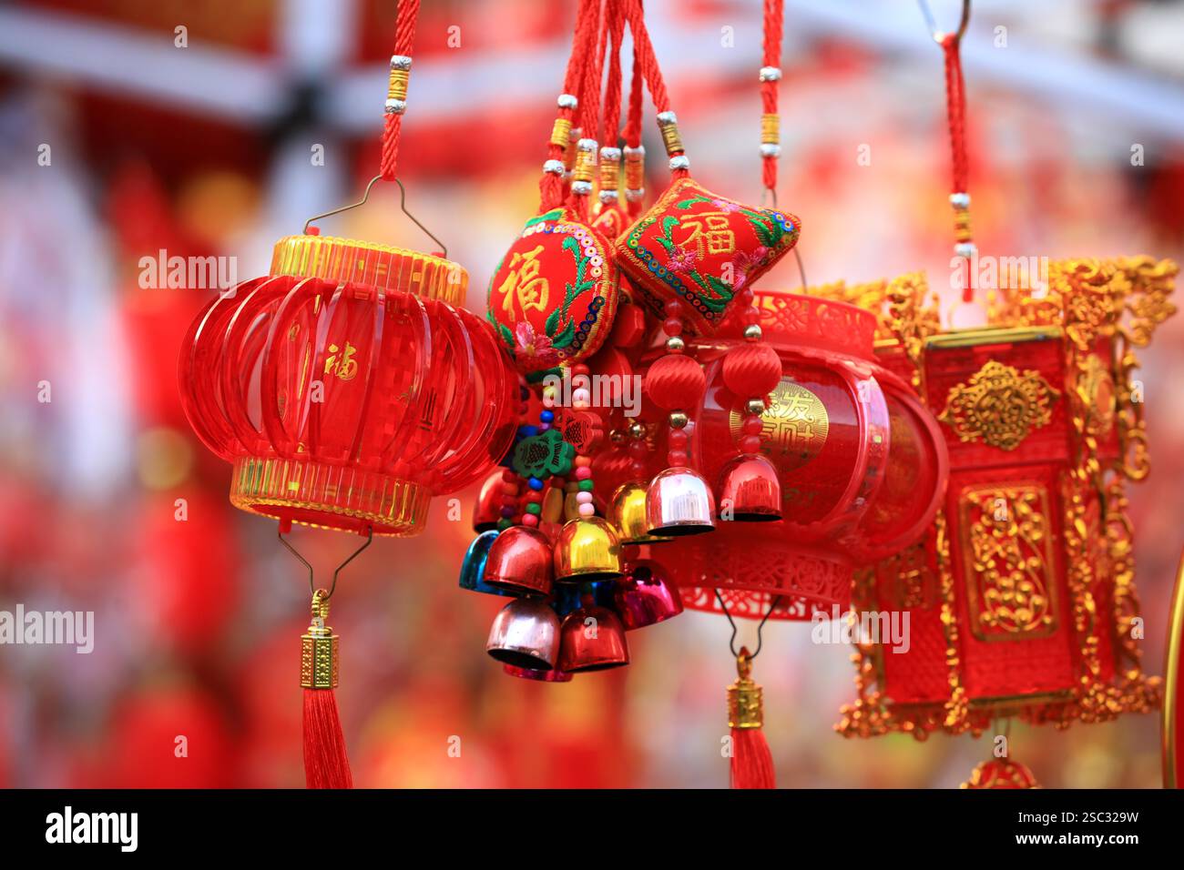 People select Spring Festival decorations at a market in Huai'an City