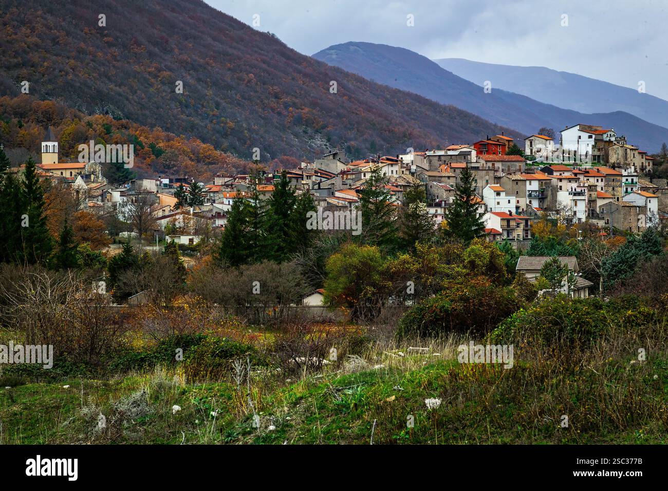 Panorama of the ancient Marsican village of Villavallelonga at the foot of Mount Quaresima, in the Abruzzo Lazio and Molise National Park. Abruzzo Stock Photo