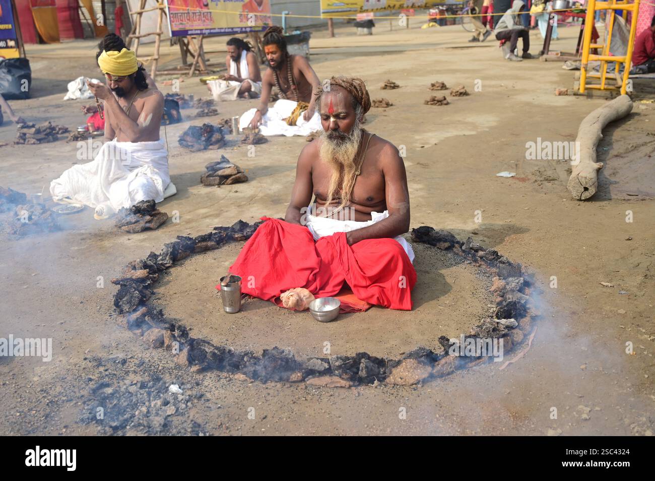 Prayagraj, Uttar Pradesh, India. 5th Feb, 2025. Prayagraj: Sadhus ...