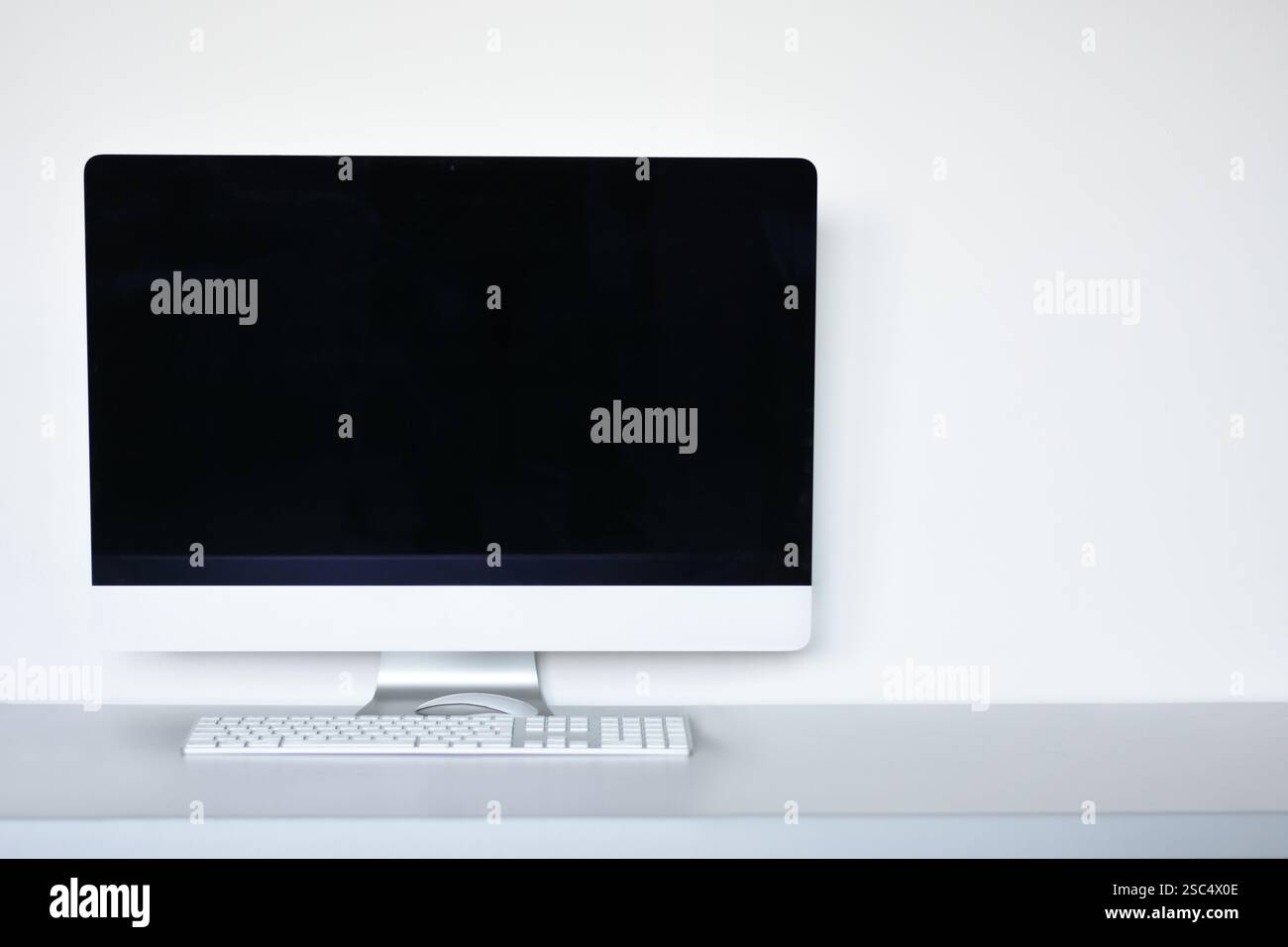 Computer Screen With Mouse Blank computer screen with mouse and keyboard on the office desk, white ...