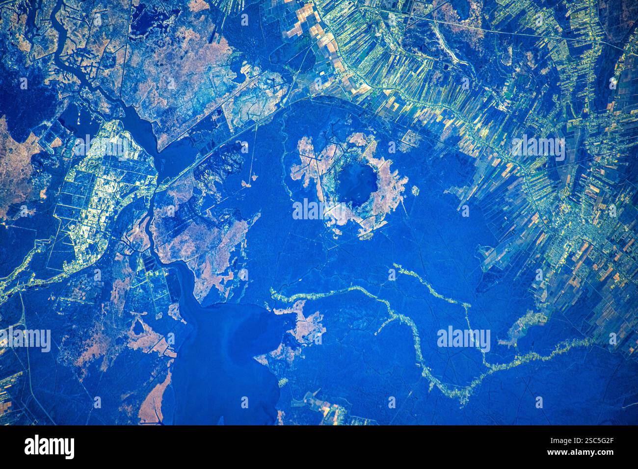 Land features and relief. The ISS is in the Arabian Sea in the area of ...