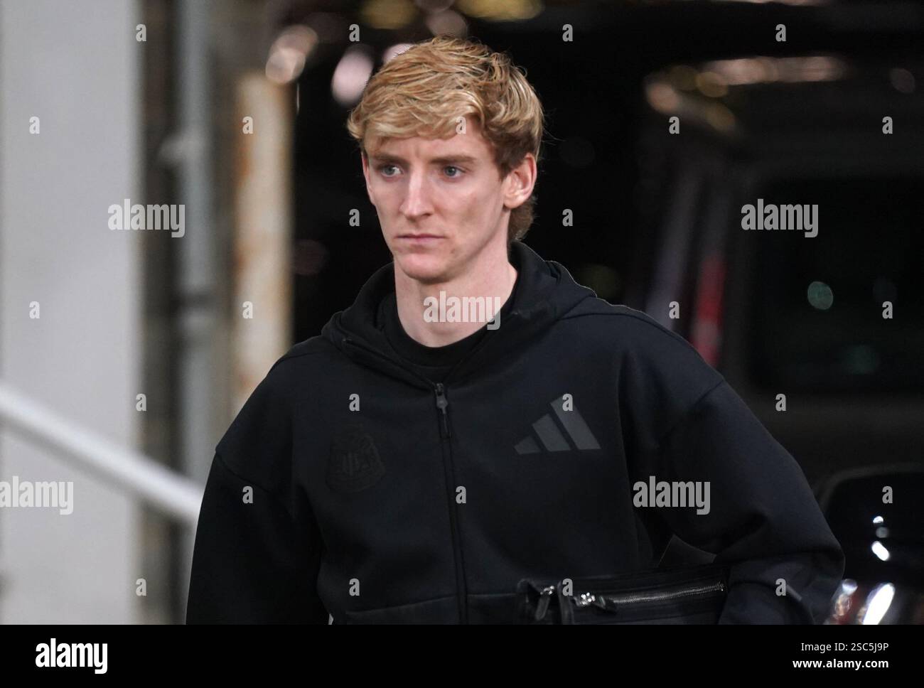 Newcastle United's Anthony Gordon arrives ahead of the Carabao Cup Semi