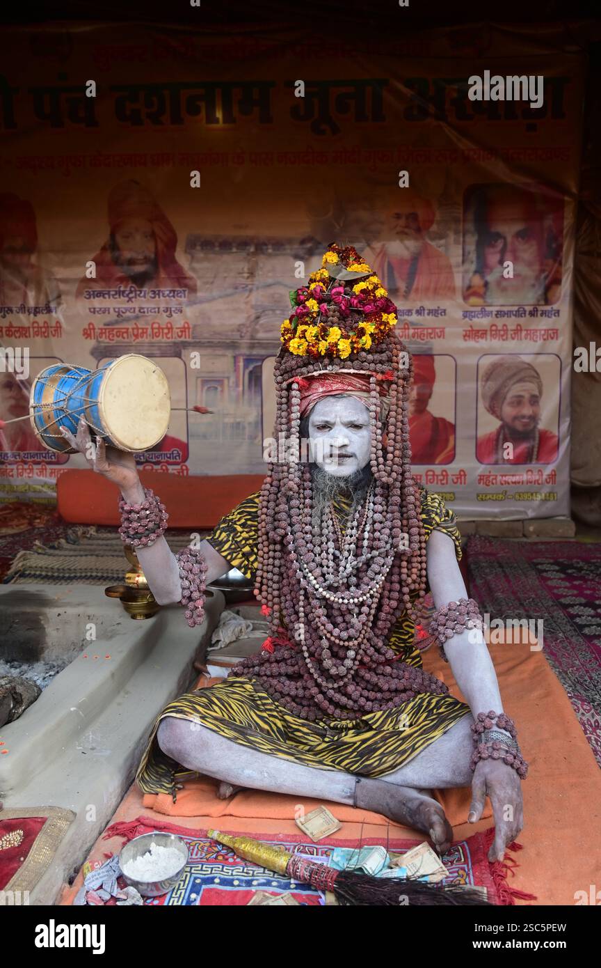 Prayagraj, Uttar Pradesh, India. 5th Feb, 2025. A Naga Sadhu perform ...