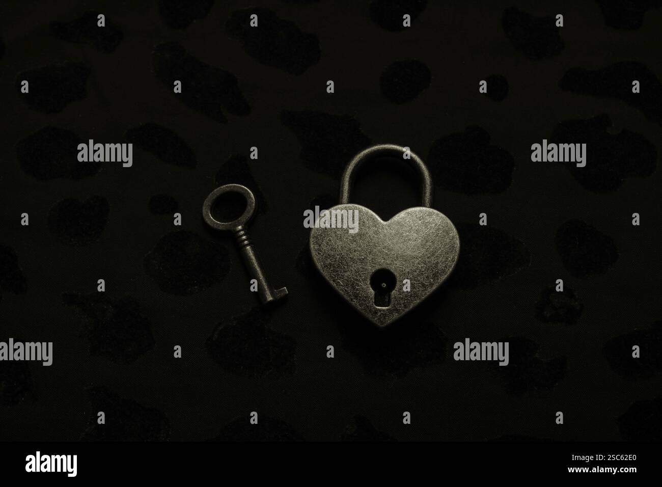 Heart shaped lock and key on an abstract background Stock Photo - Alamy