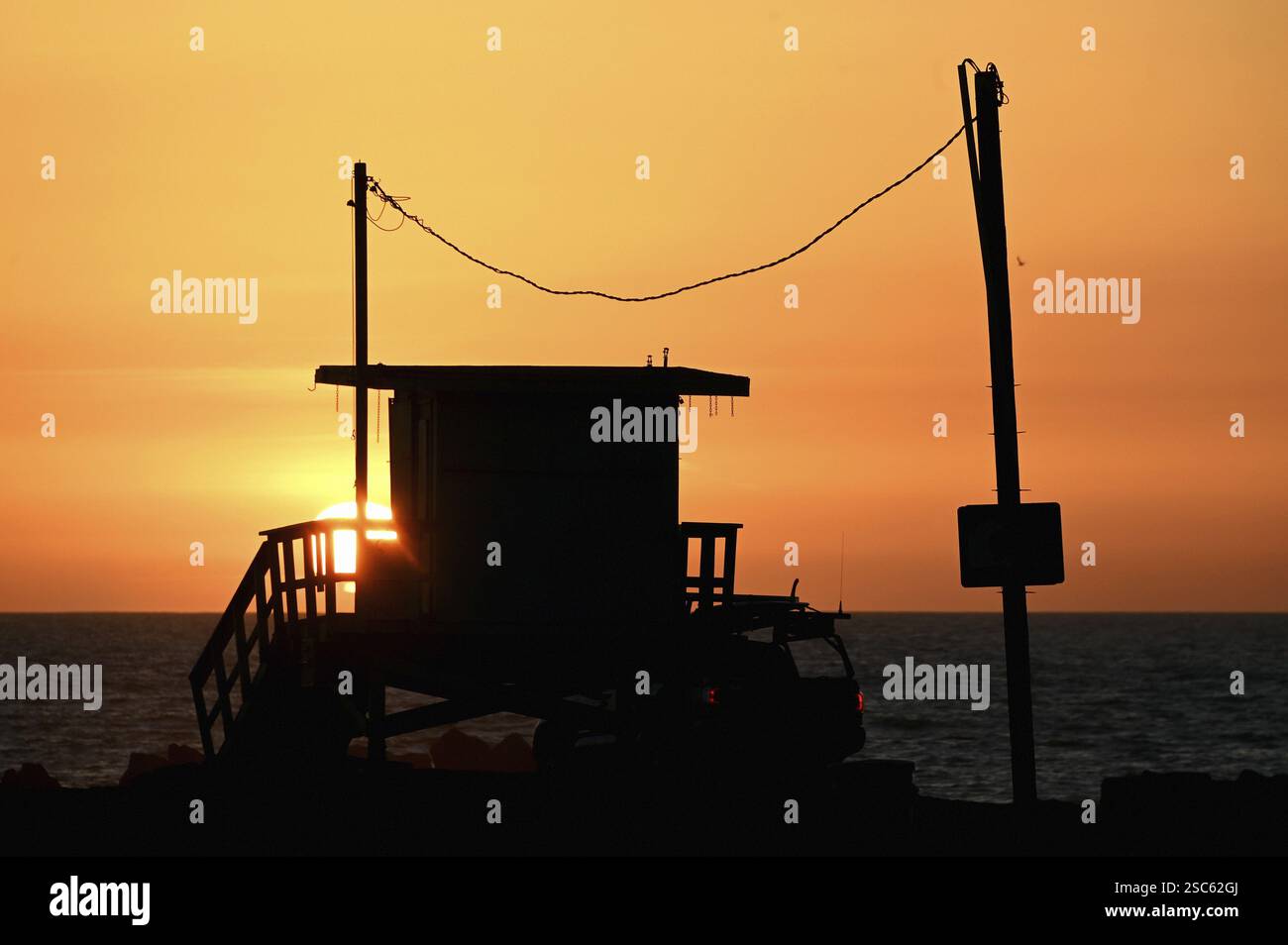 Sunset with lifeguard post at Venice Beach, Los Angeles, California ...
