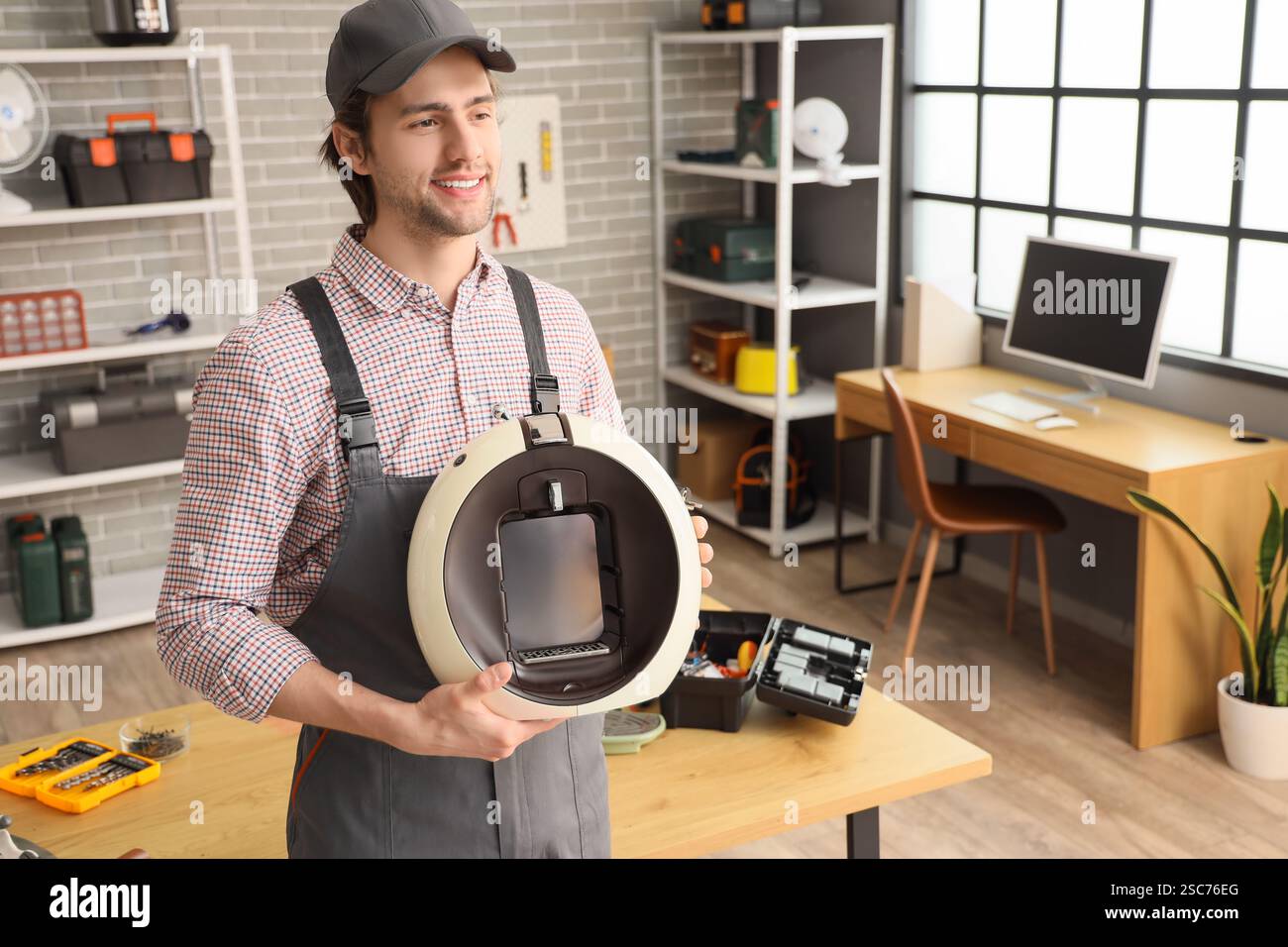 Male repairman coffee machine hi-res stock photography and images - Alamy