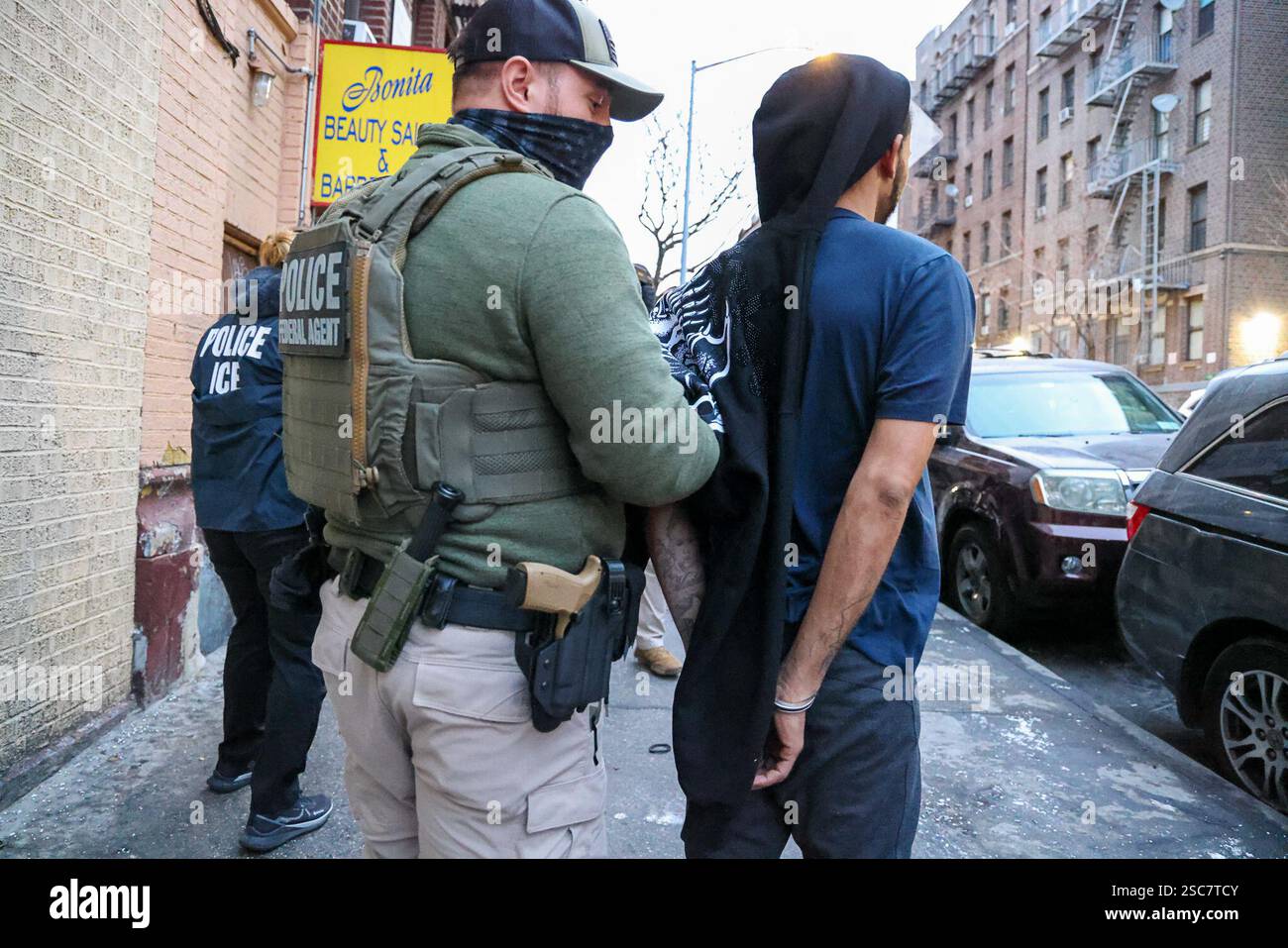 ICE fugitive teams, joined by DHS Secretary Kristi Noem and Trump ...