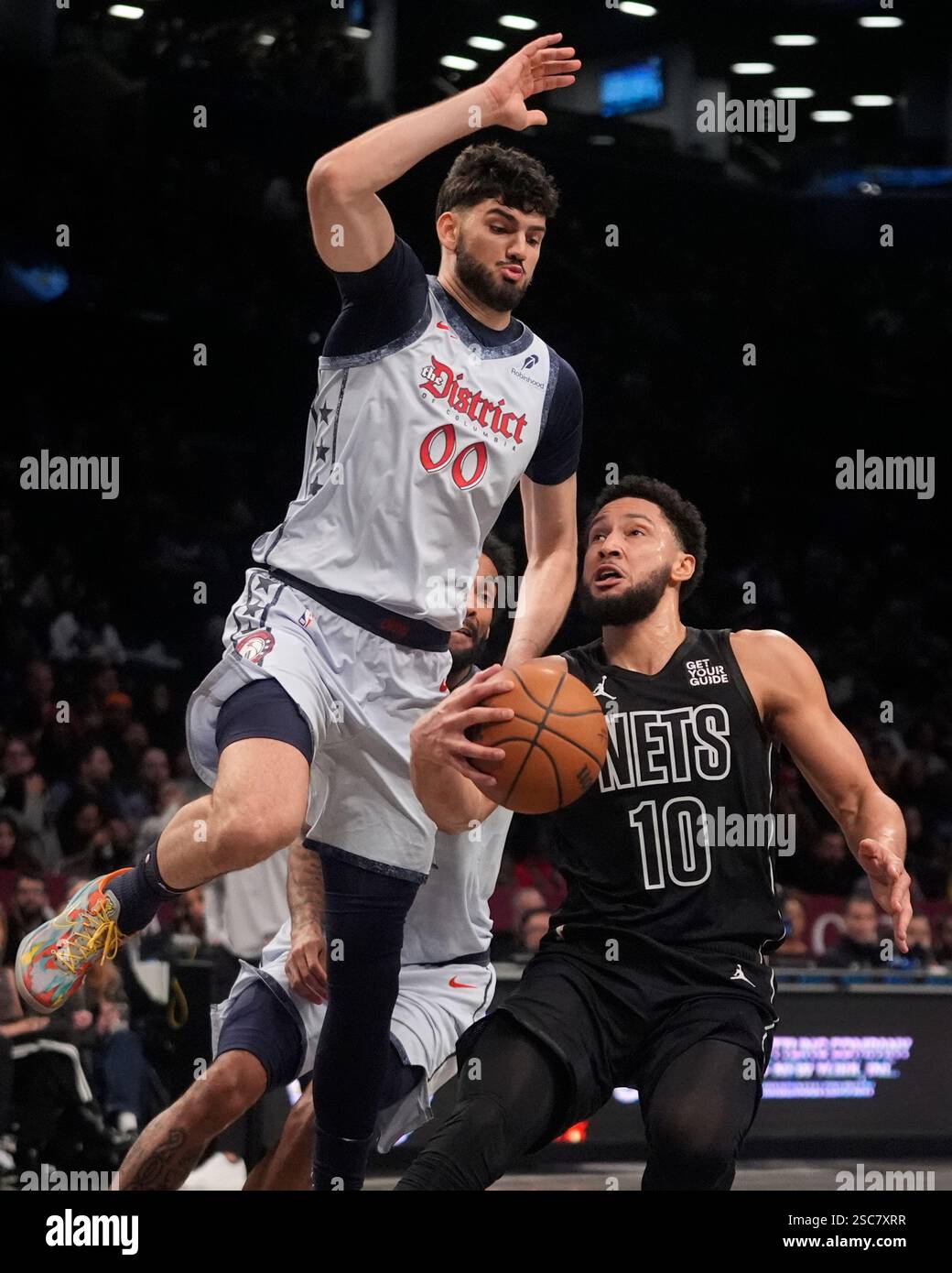 Washington Wizards' Tristan Vukcevic (00) defends Brooklyn Nets' Ben