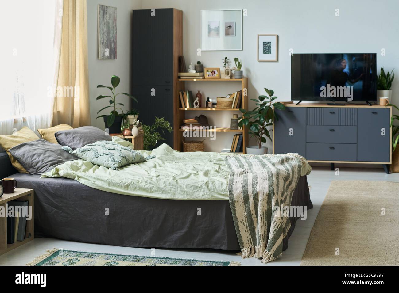 Film set design interior hi-res stock photography and images - Alamy