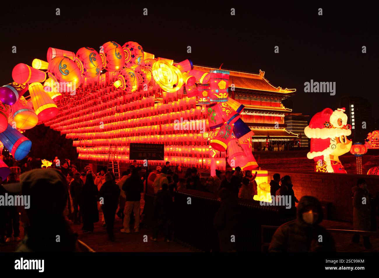 People visit the Xi'an City Wall Lantern Festival in Xi'an City ...