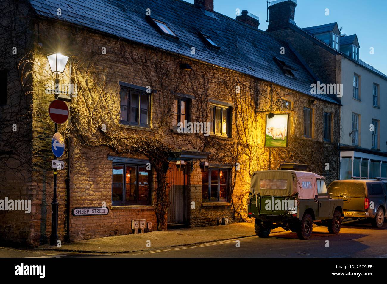 The Bull Inn on a frosty morning at dawn. Charlbury, Oxfordshire, England Stock Photo