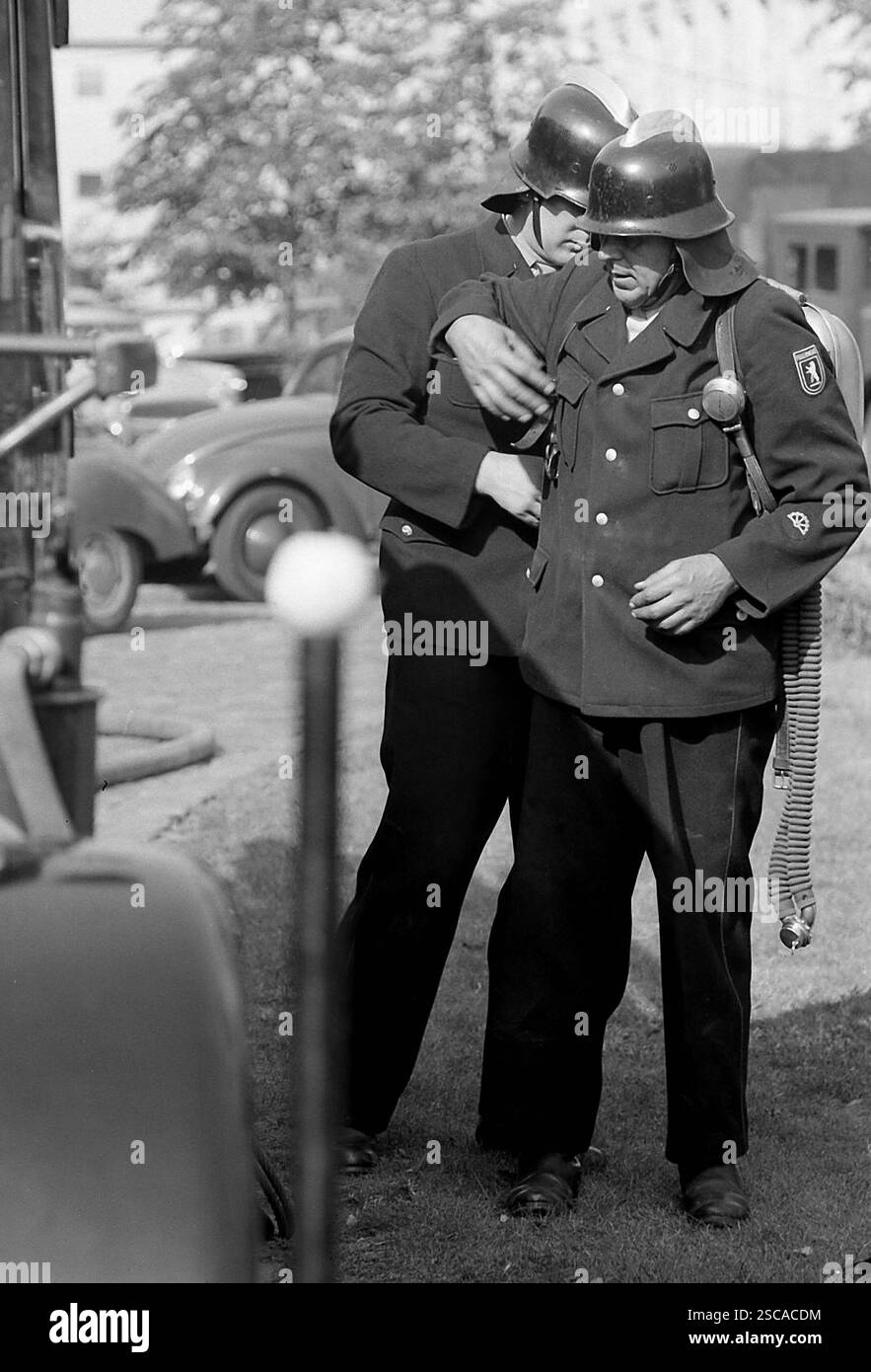 Putting apparatus Black and White Stock Photos & Images - Alamy