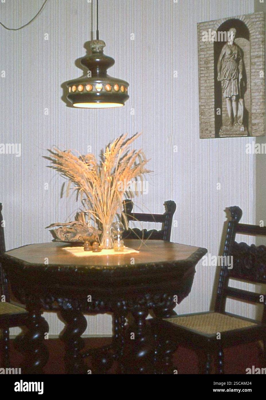 1970s living room hi-res stock photography and images - Alamy