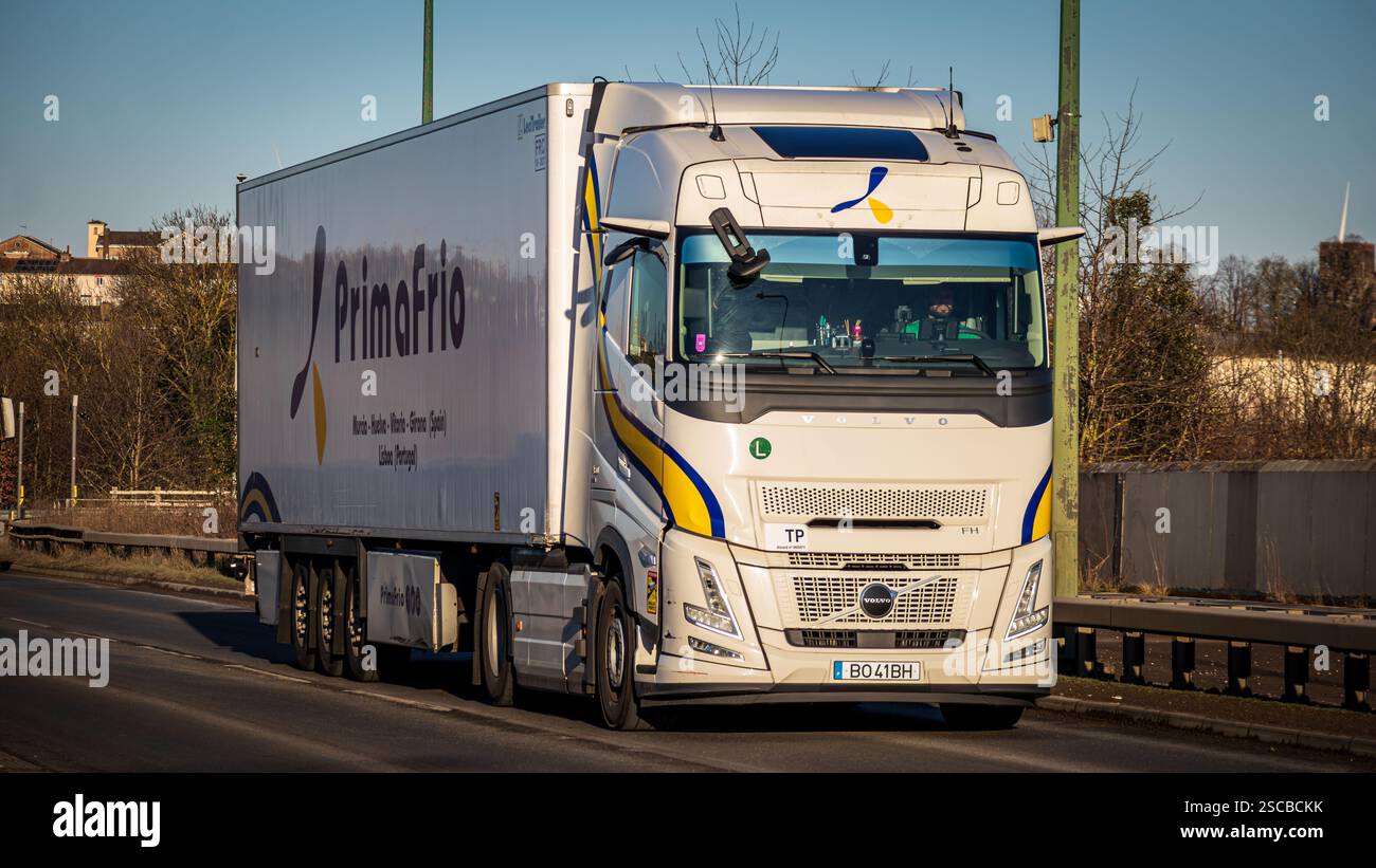 Aero truck hi-res stock photography and images - Alamy