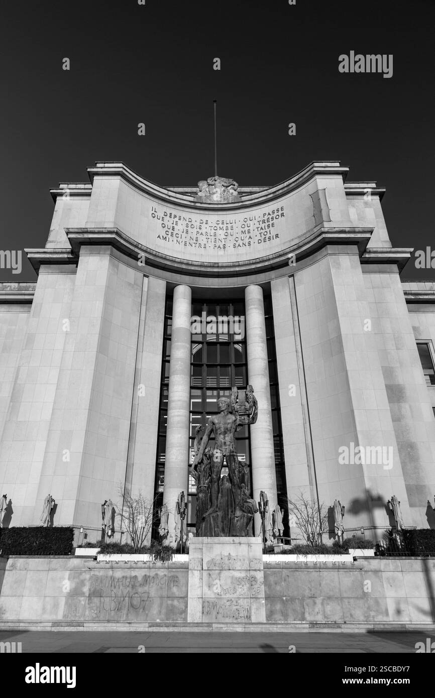 Statue p Black and White Stock Photos & Images - Page 2 - Alamy