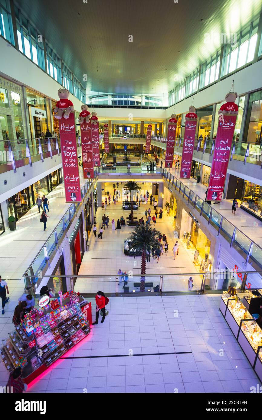 Gallery Detail: Dubai Uae October 31 World S Largest Shopping Mall Based