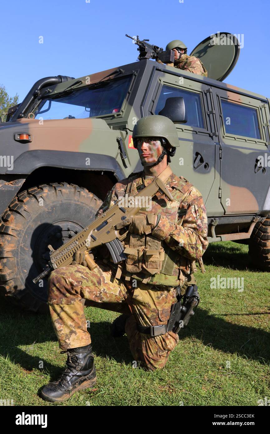 Italian Troops Italian Navy: Soldiers of the San Marco Battalion Stock Photo - Alamy