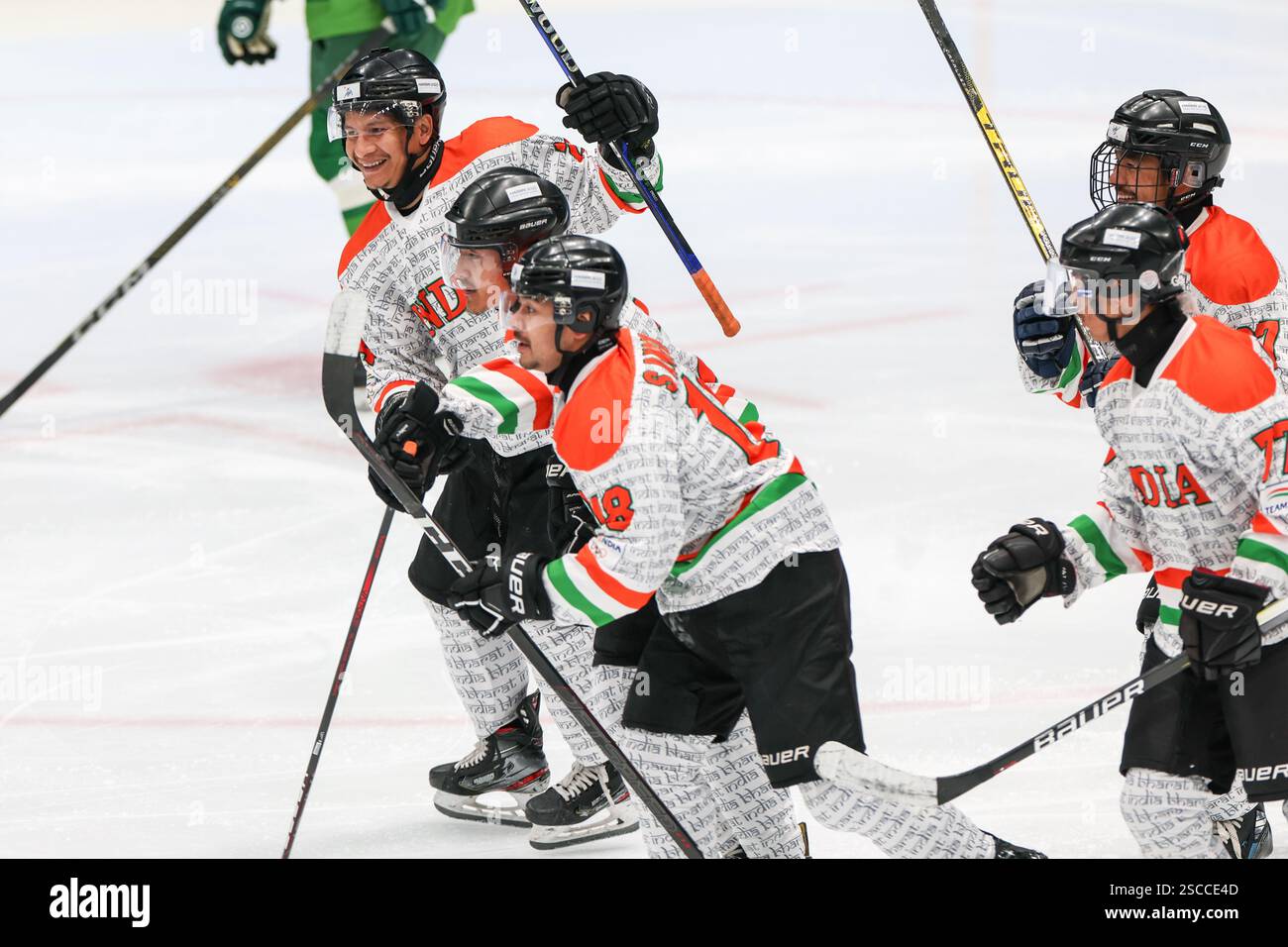 (250206) -- HARBIN, Feb. 6, 2025 (Xinhua) -- Players of India celebrate