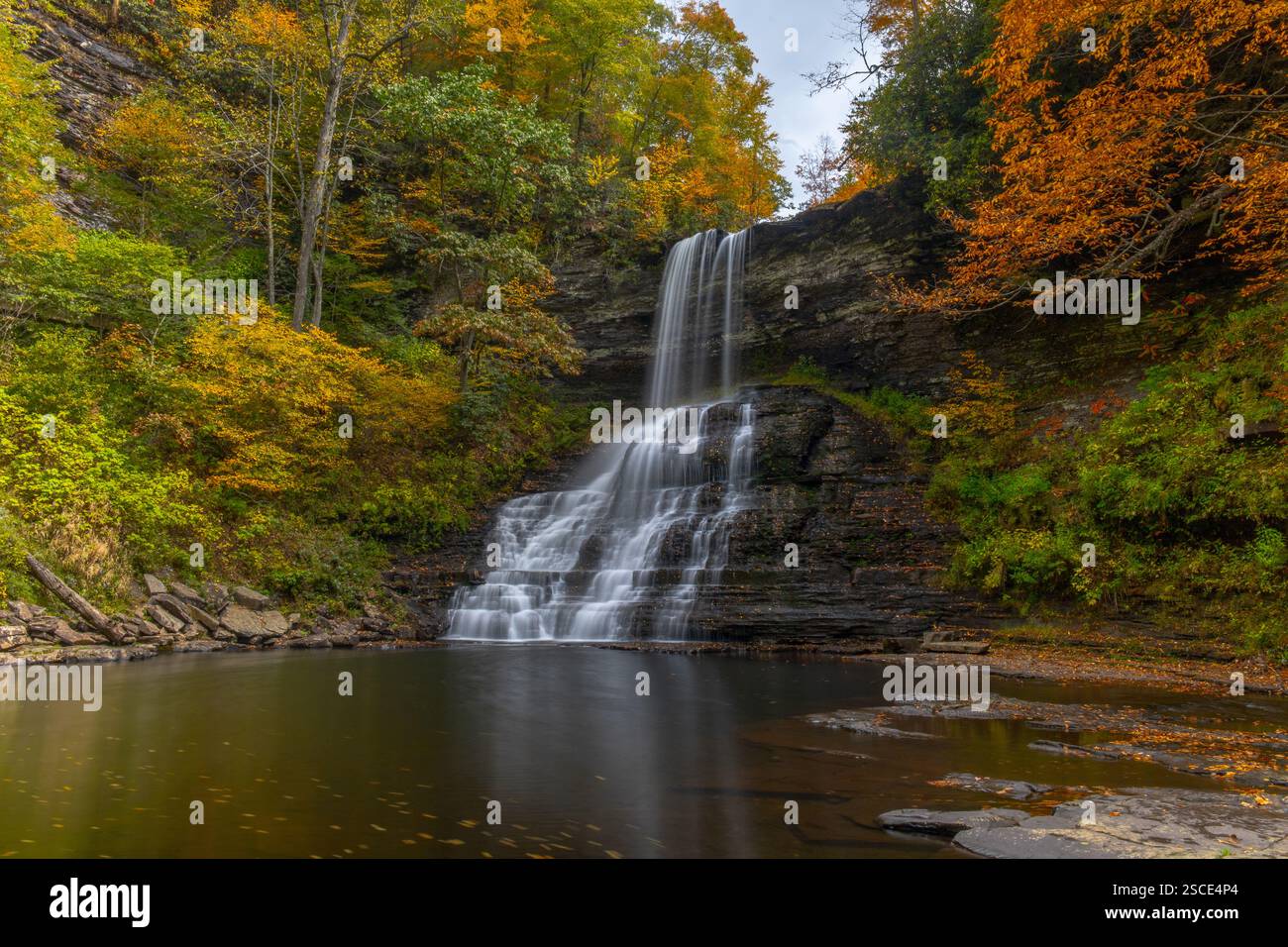 Autumn in the cascades hi-res stock photography and images - Alamy