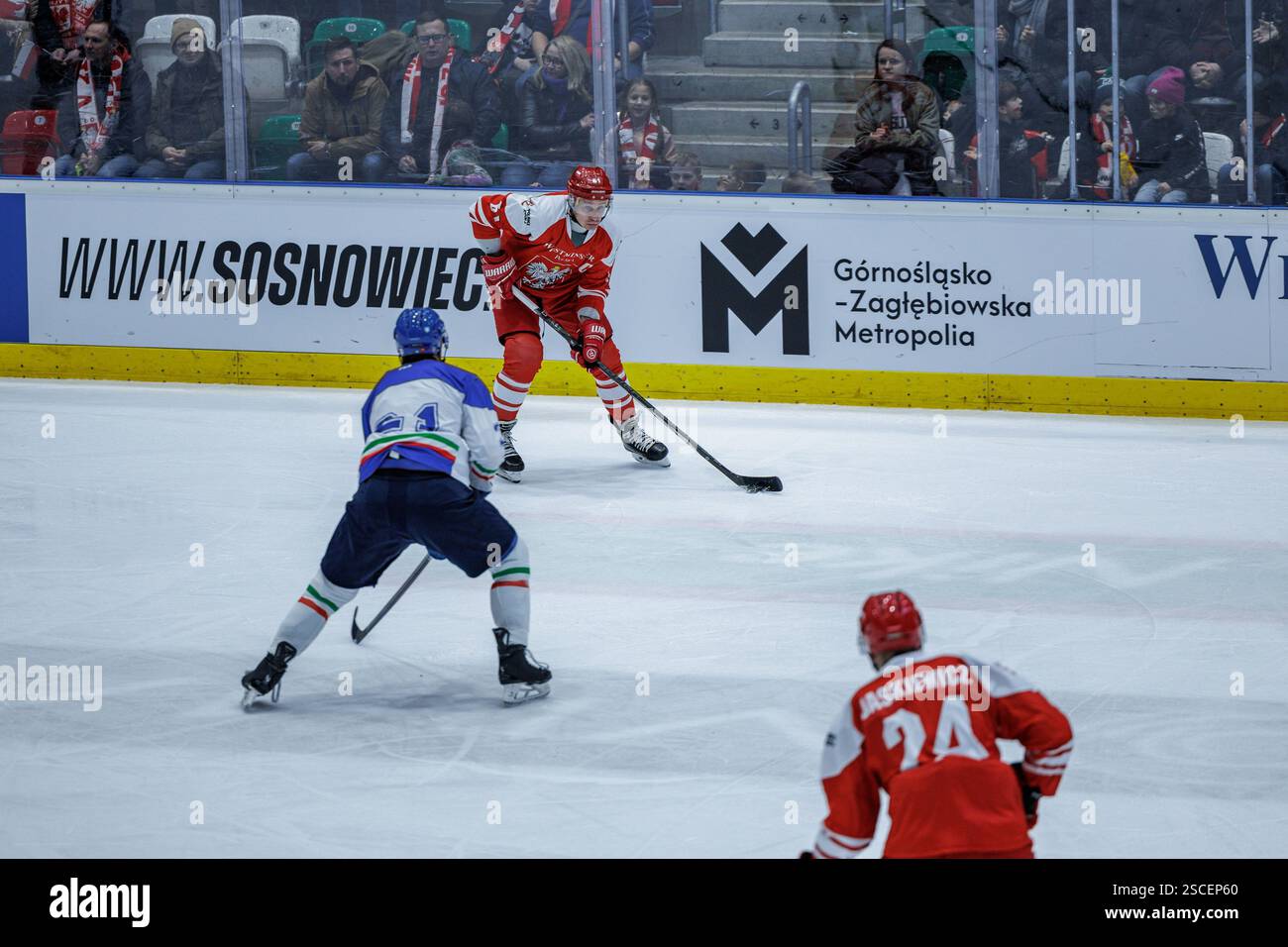 Sosnowiec, Poland, Feb 6 2025, Hockey match as part of the EIHC 2025 tournament between POLAND AND ITALY OP:  Przy krazku druzyna Polski Stock Photo