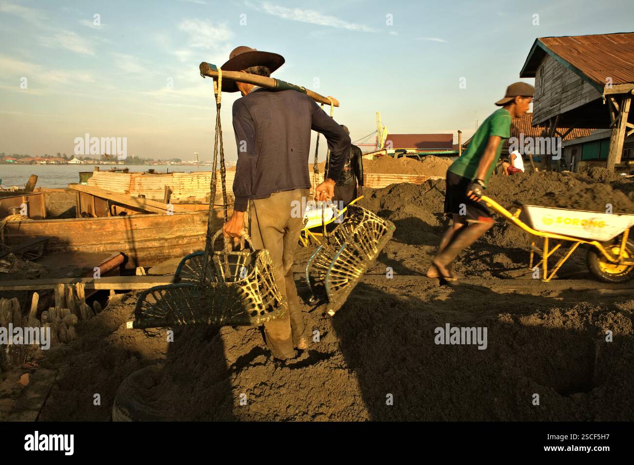 Sand Unloader Sand unloader hi-res stock photography and images - Alamy