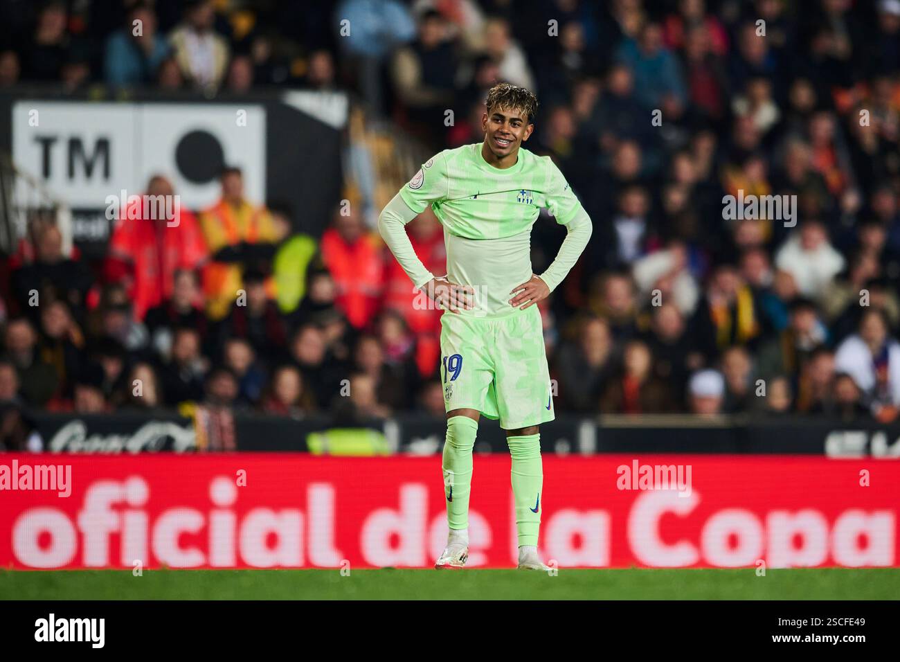 Valencia, Spain. 07th Feb, 2025. VALENCIA, SPAIN - FEBRUARY 6: Lamine Yamal Right Winger of FC Barcelona in action during the Copa del Rey Quarter-Final match between Valencia CF and FC Barcelona at Mestalla Stadium on February 6, 2025 in Valencia, Spain. (Photo by Francisco Macia/Photo Players Images/Magara Press) Credit: Magara Press SL/Alamy Live News Stock Photo