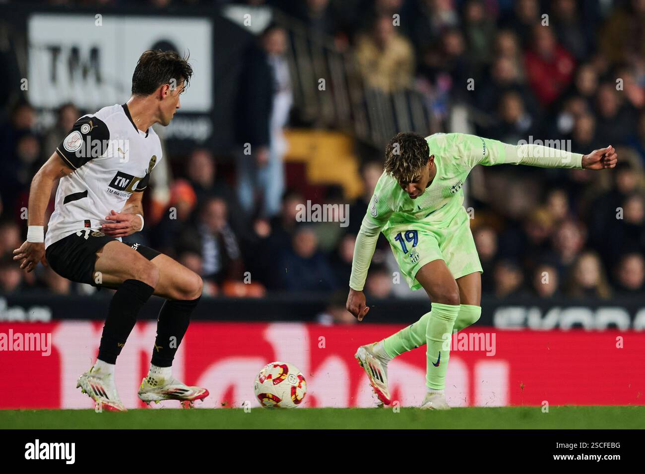 Valencia, Spain. 07th Feb, 2025. VALENCIA, SPAIN - FEBRUARY 6: Lamine Yamal Right Winger of FC Barcelona in action during the Copa del Rey Quarter-Final match between Valencia CF and FC Barcelona at Mestalla Stadium on February 6, 2025 in Valencia, Spain. (Photo by Francisco Macia/Photo Players Images/Magara Press) Credit: Magara Press SL/Alamy Live News Stock Photo