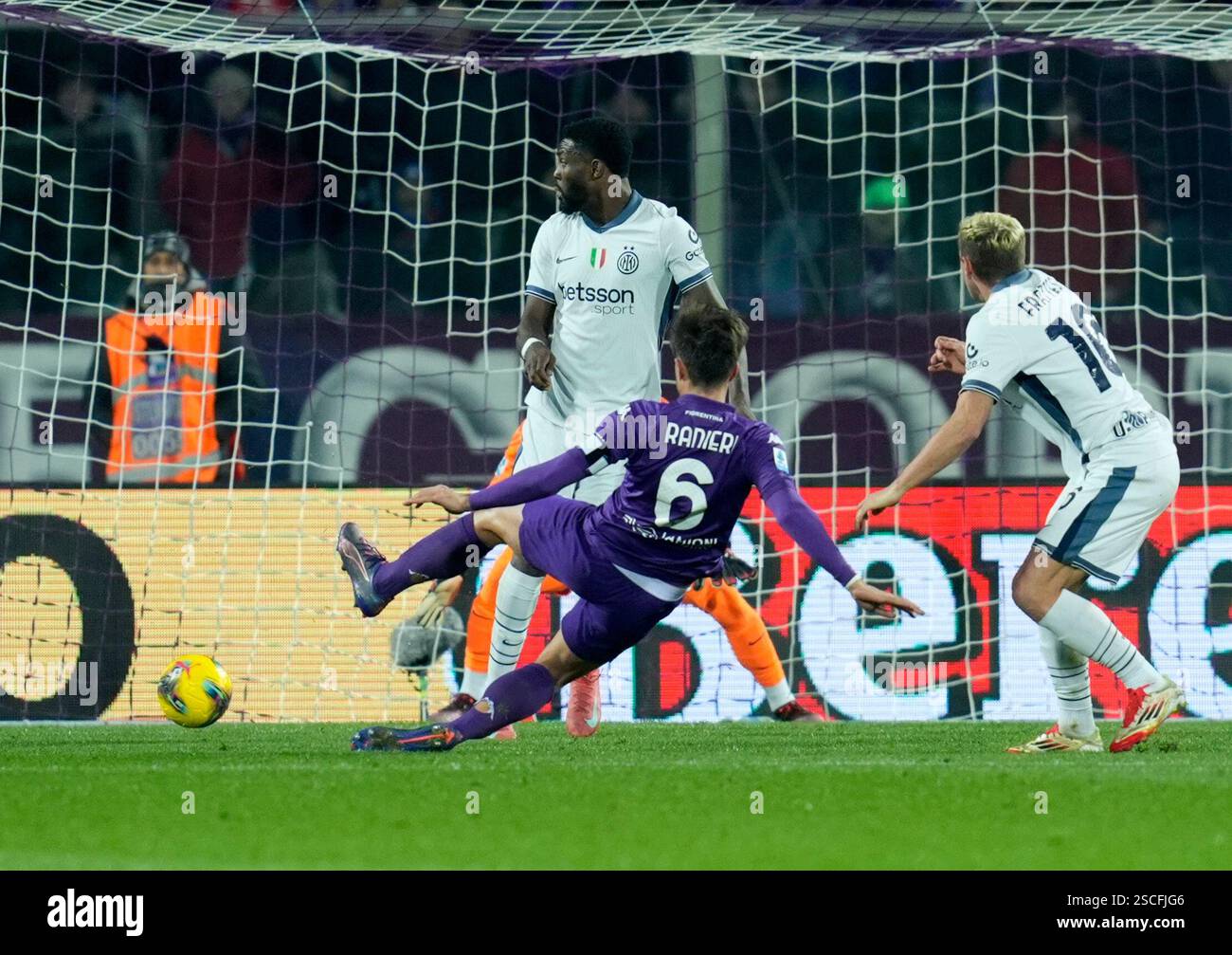 Florence, Italy. 6th Feb, 2025. Fiorentina's Luca Ranieri (C) scores ...